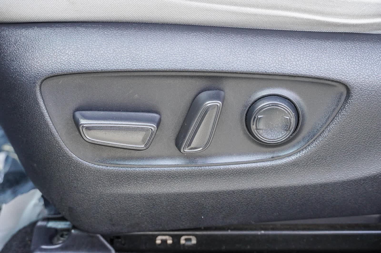 2021 Toyota RAV4 XLE 21