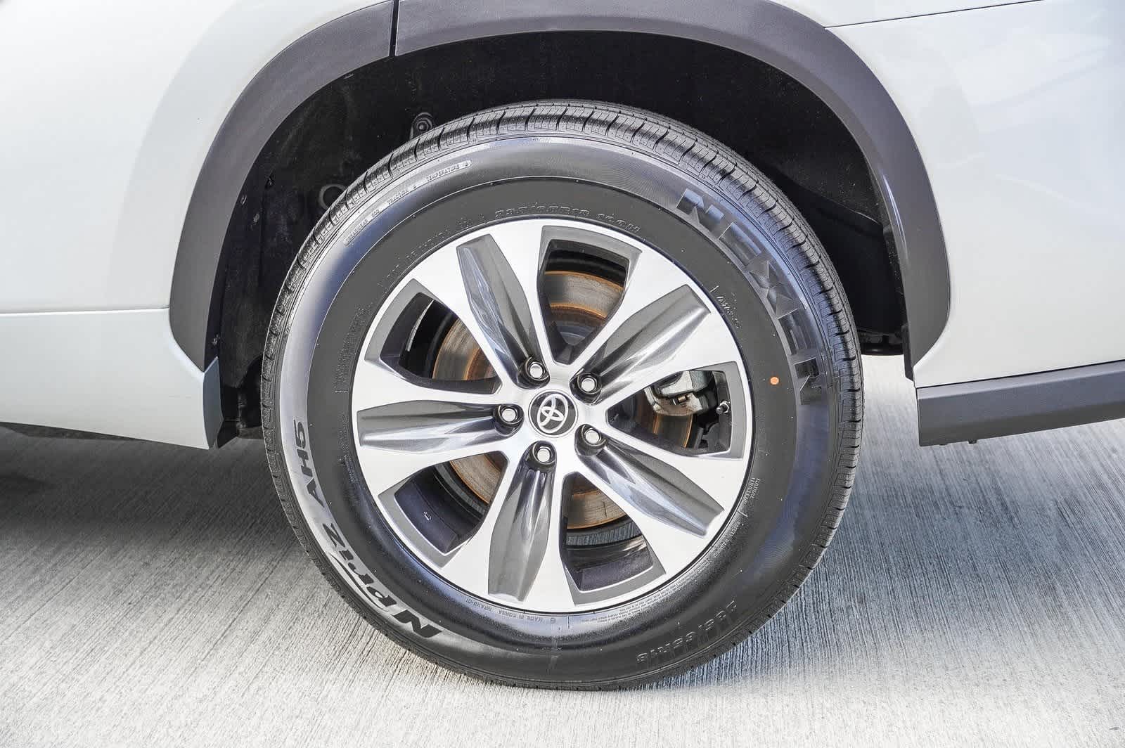 2022 Toyota Highlander XLE 9