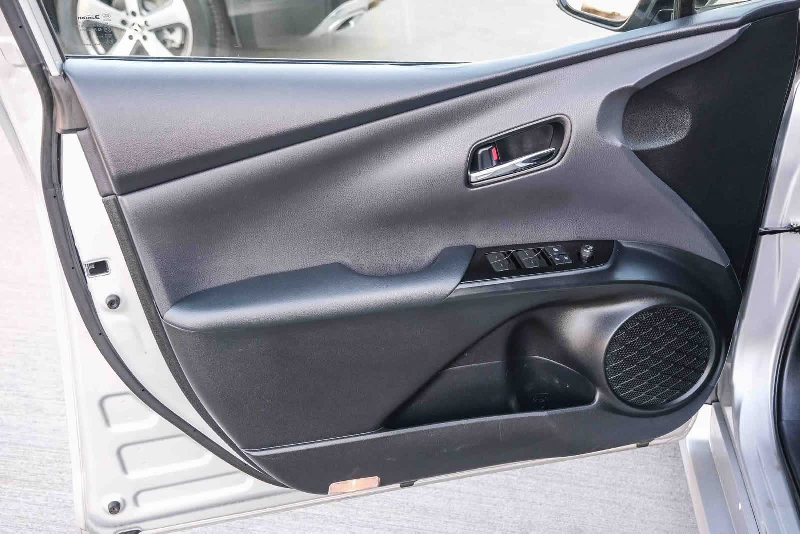 Thumbnail: 2020 Toyota Prius Prime - 22