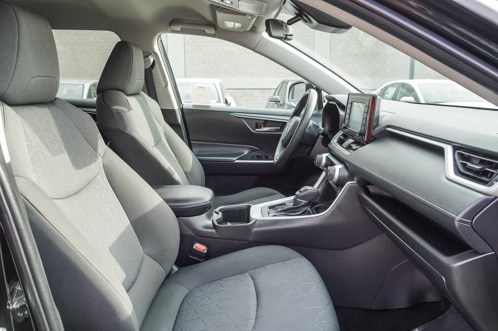 2022 Toyota RAV4 XLE 18