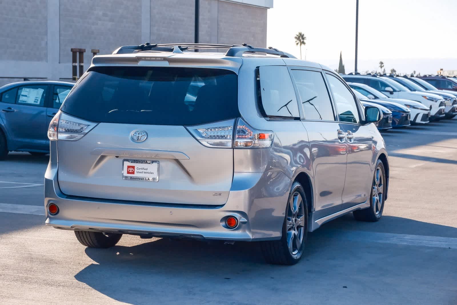 Thumbnail: 2019 Toyota Sienna - 4
