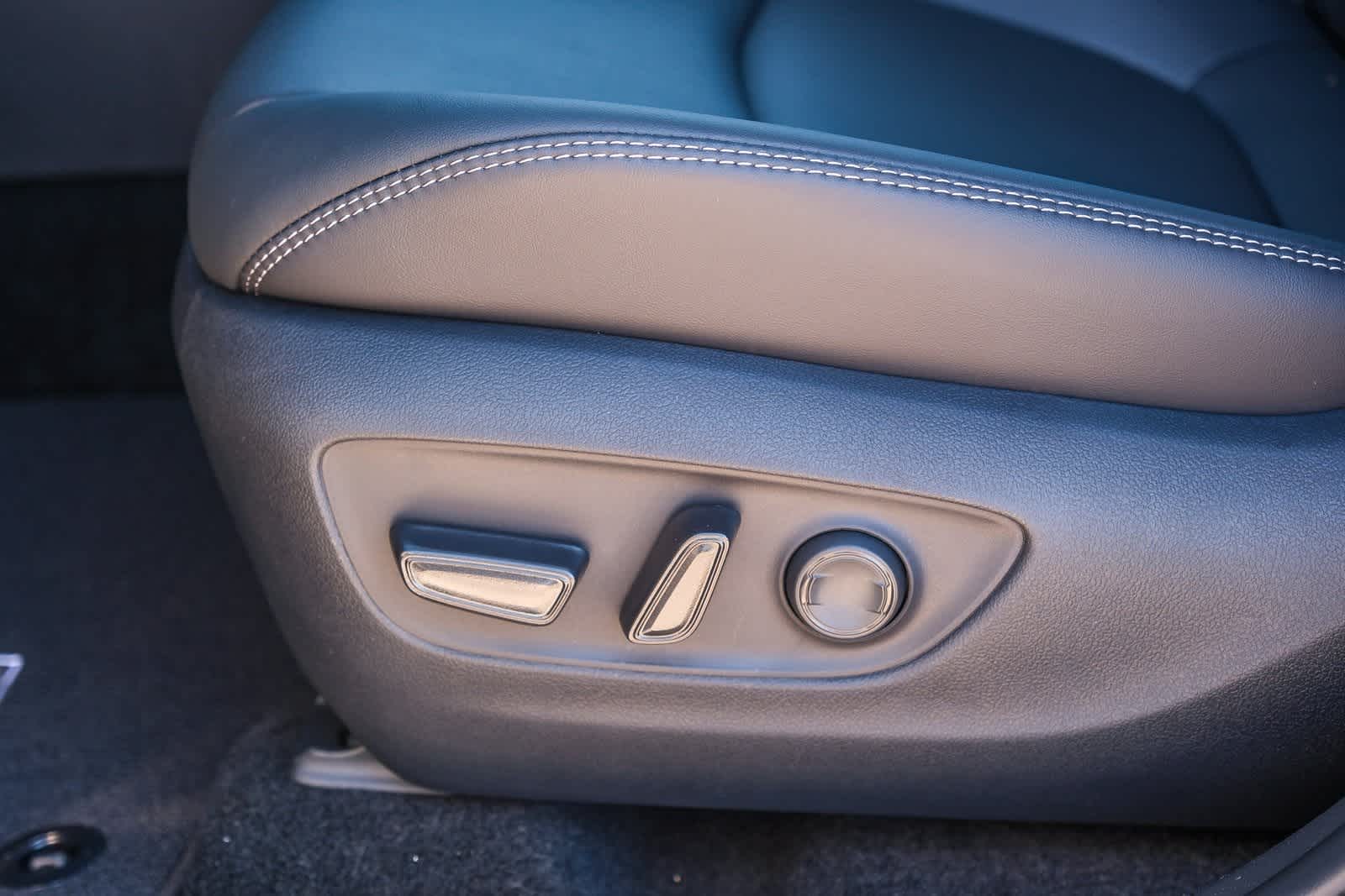 Thumbnail: 2025 Toyota RAV4 - 24