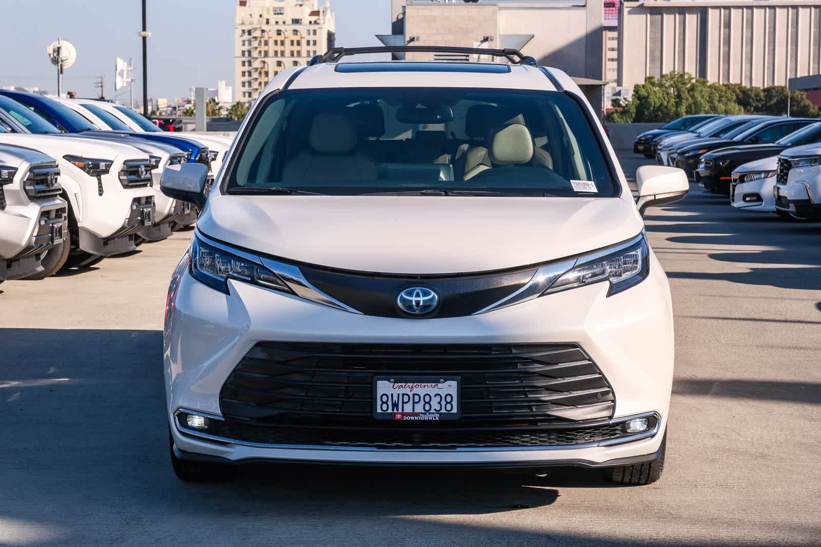 Thumbnail: 2021 Toyota Sienna - 2