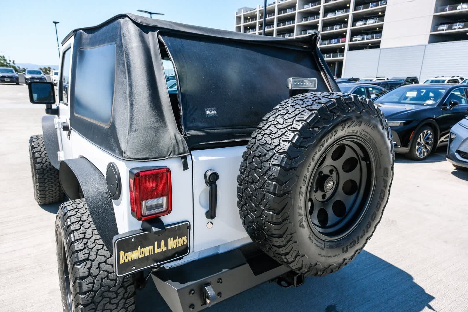 Thumbnail: 2015 Jeep Wrangler - 12