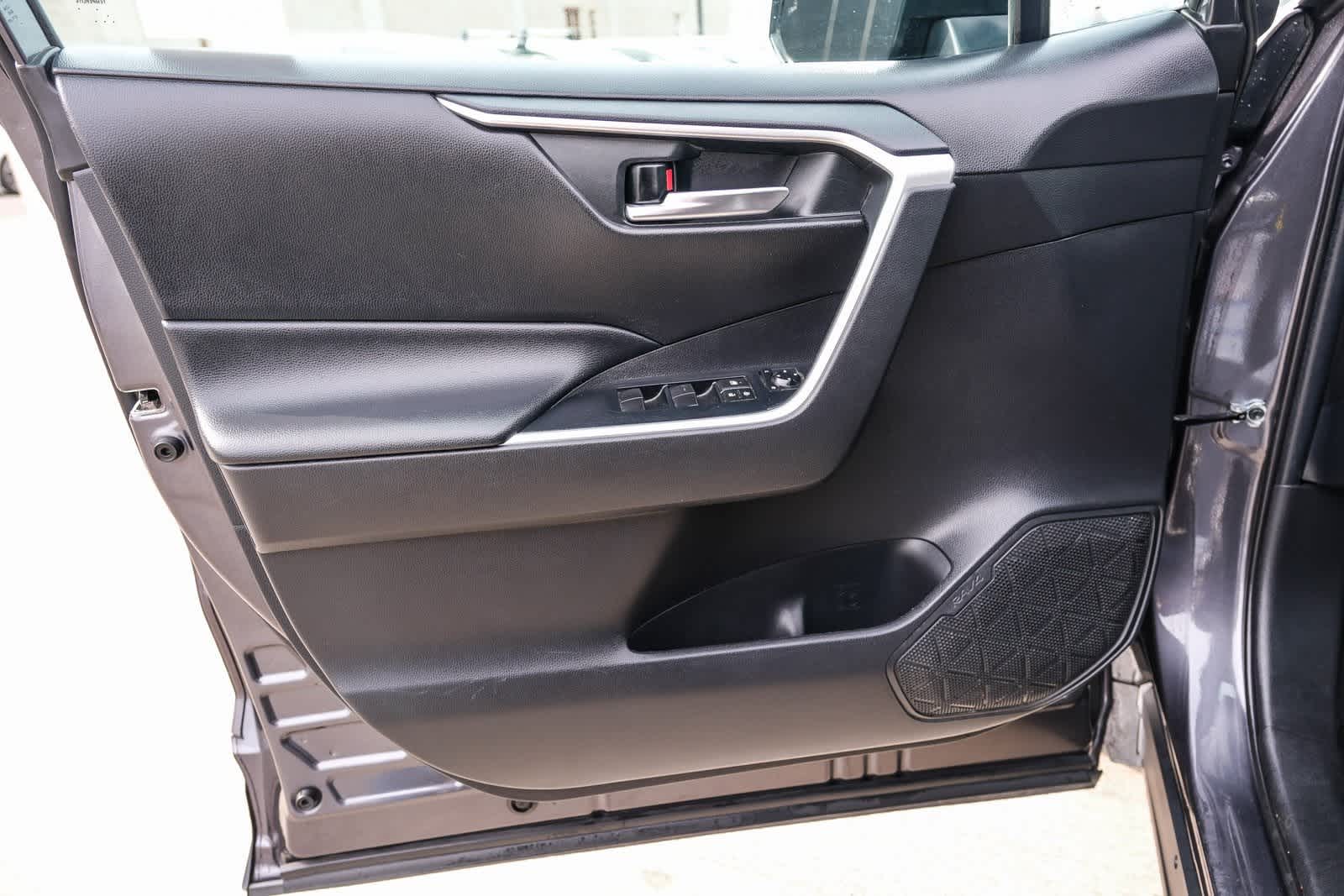 Thumbnail: 2020 Toyota RAV4 - 18