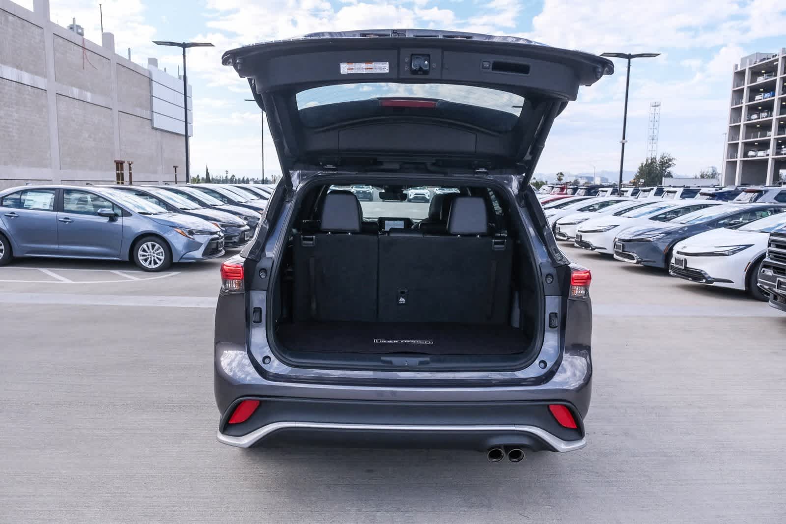 Thumbnail: 2021 Toyota Highlander - 24