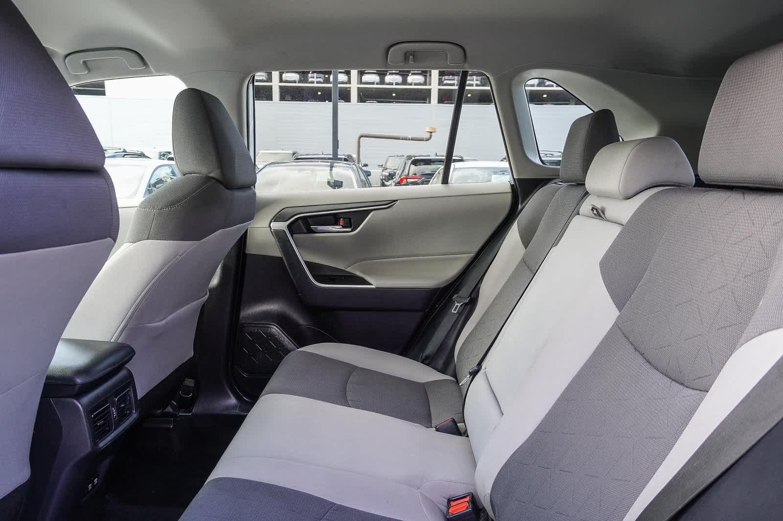 2021 Toyota RAV4 XLE 17