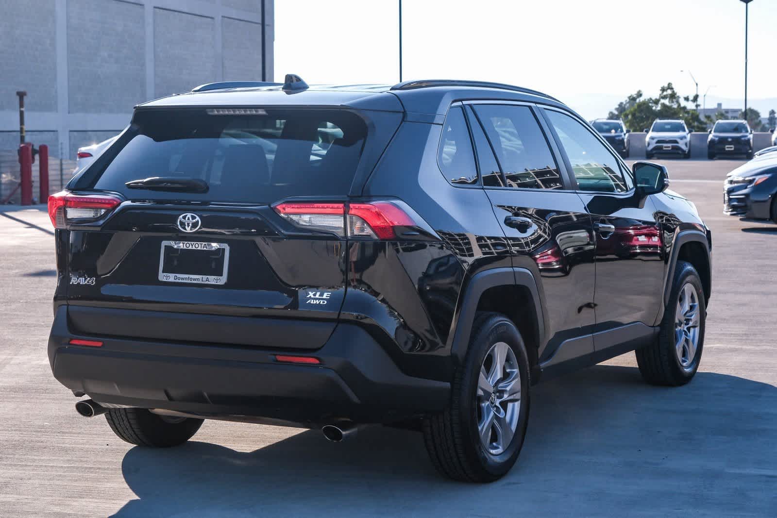 Thumbnail: 2022 Toyota RAV4 - 4