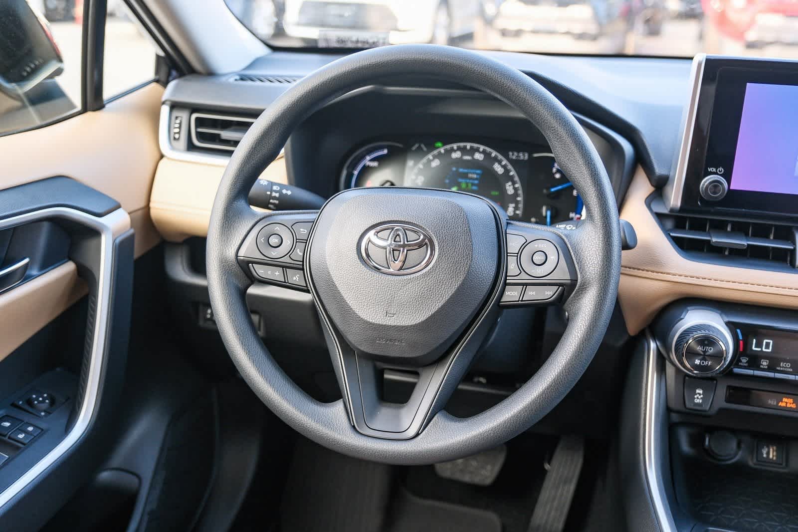 Thumbnail: 2025 Toyota RAV4 - 17