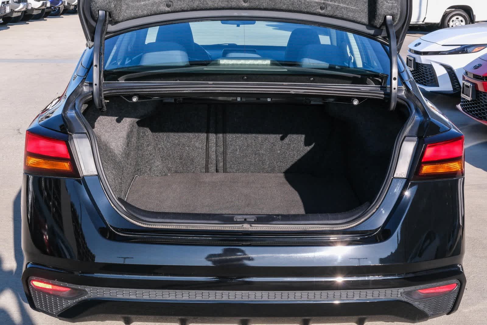 Thumbnail: 2020 Nissan Altima - 18