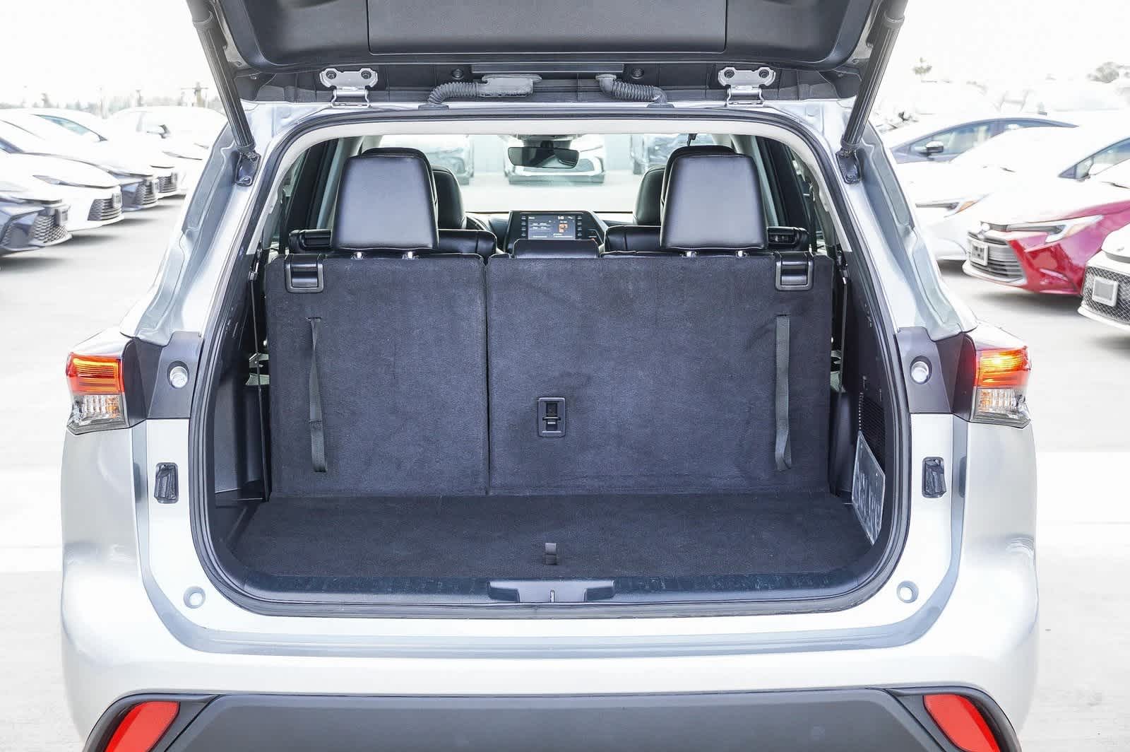 2022 Toyota Highlander XLE 28