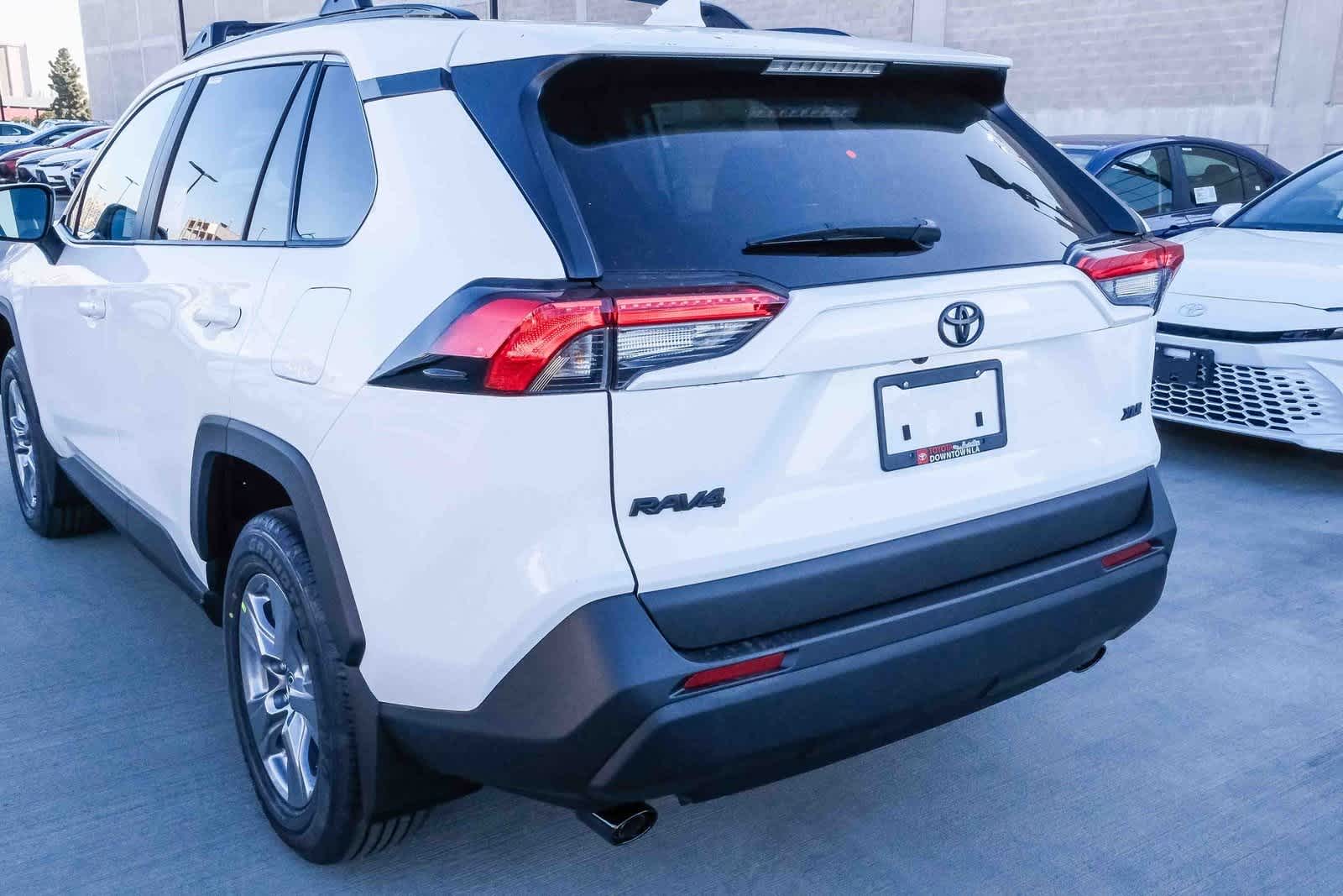 Thumbnail: 2025 Toyota RAV4 - 8