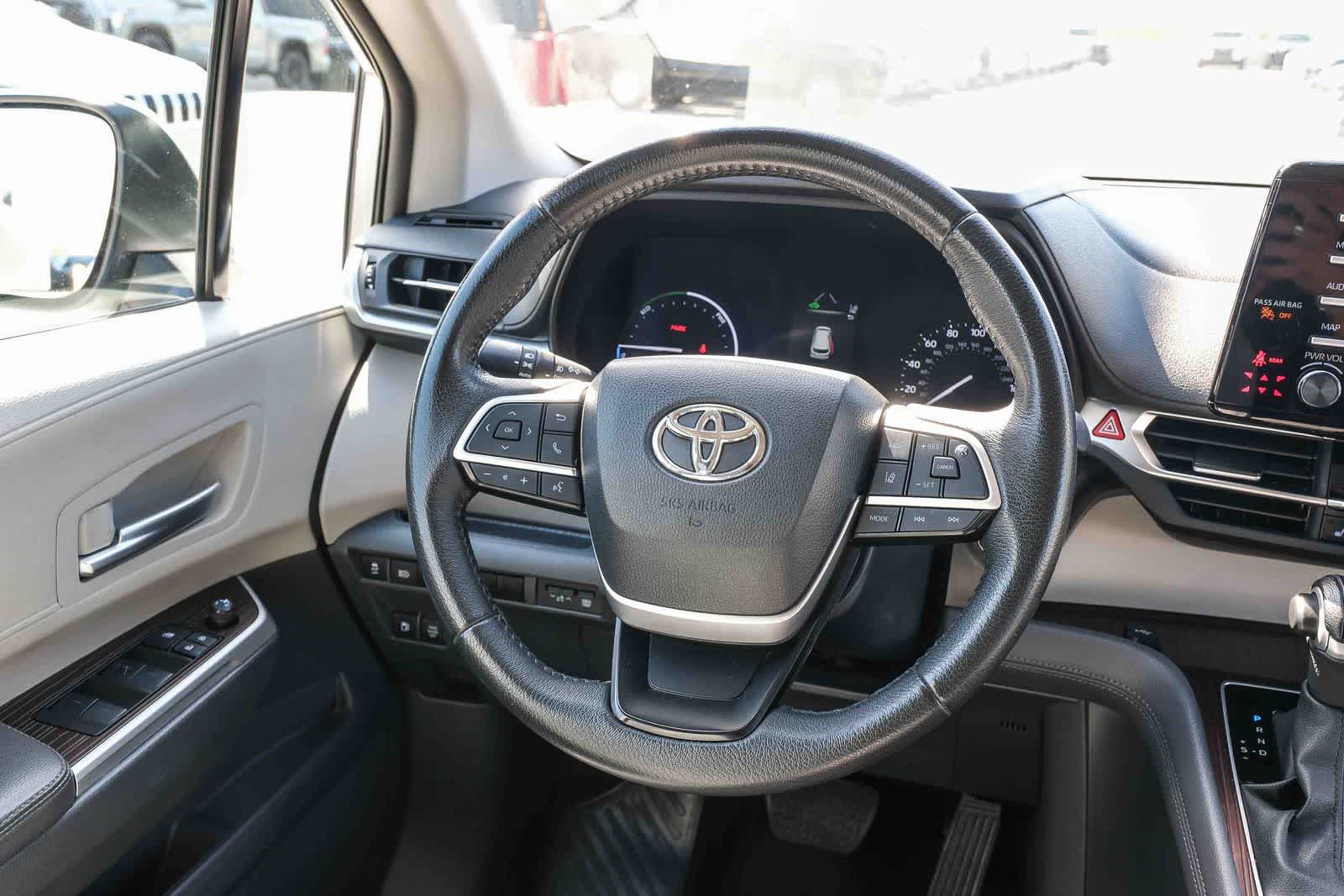 Thumbnail: 2023 Toyota Sienna - 15