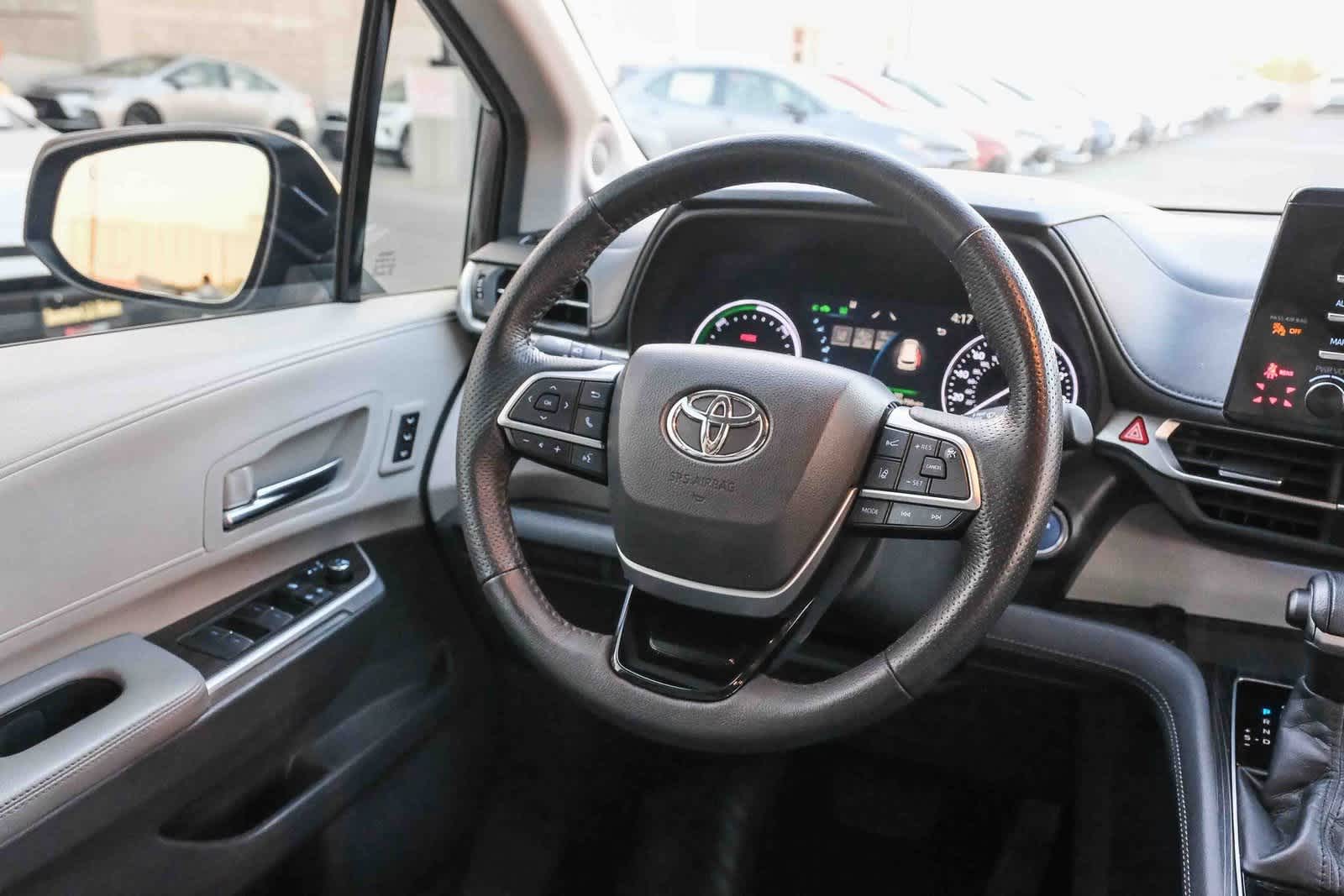 Thumbnail: 2021 Toyota Sienna - 17