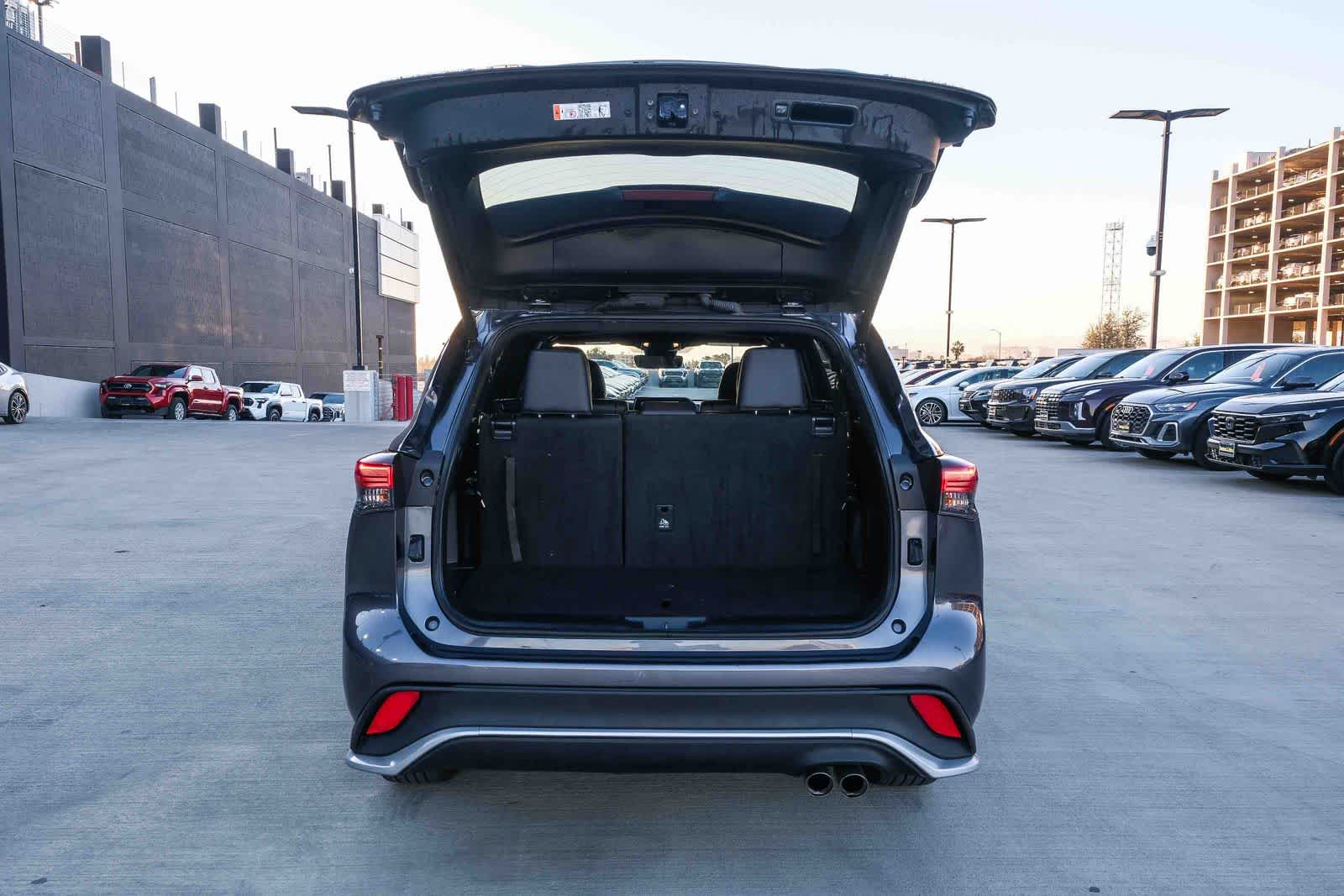 Thumbnail: 2025 Toyota Highlander - 24