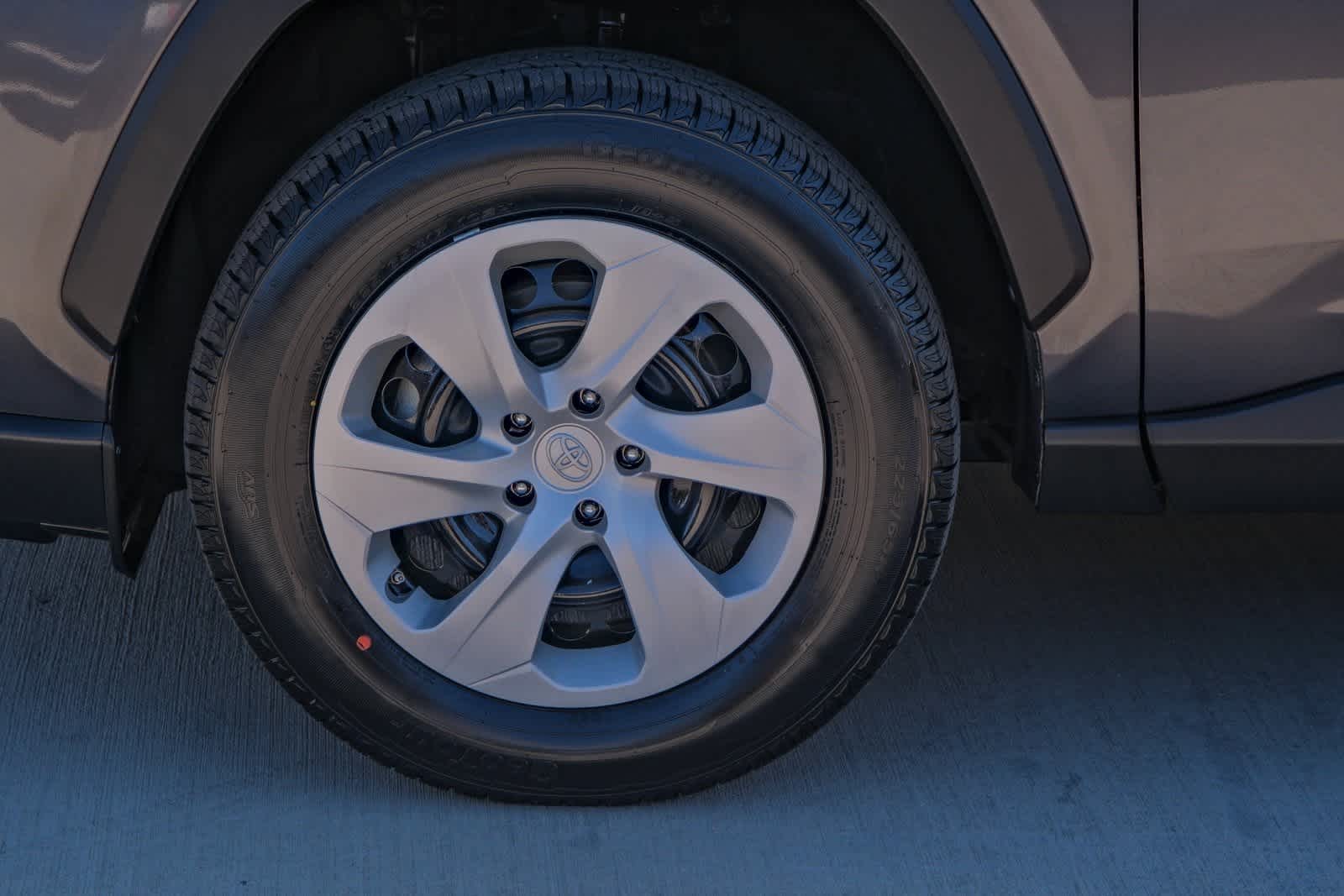 Thumbnail: 2020 Toyota RAV4 - 10