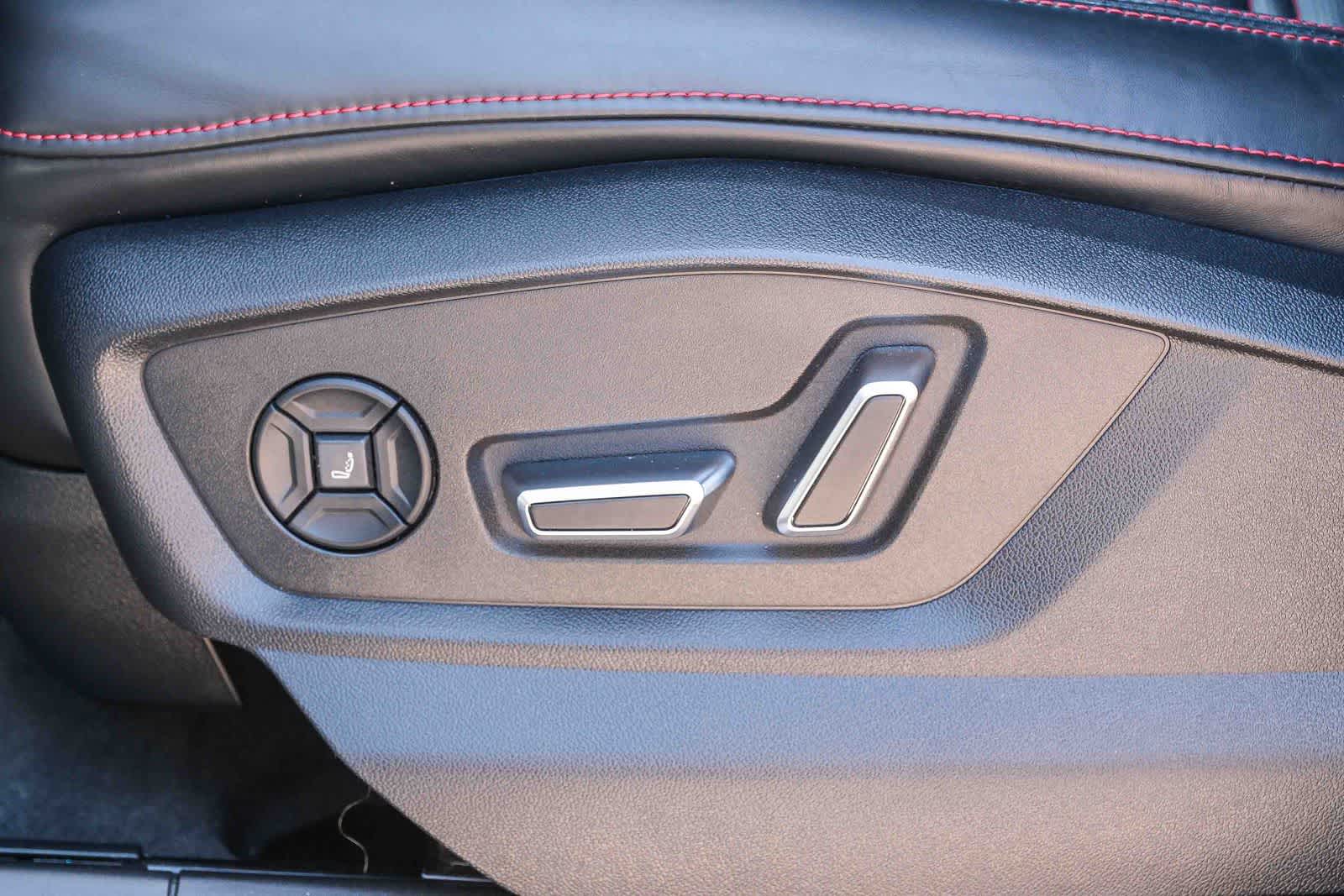 Thumbnail: 2022 Audi RS Q8 - 23