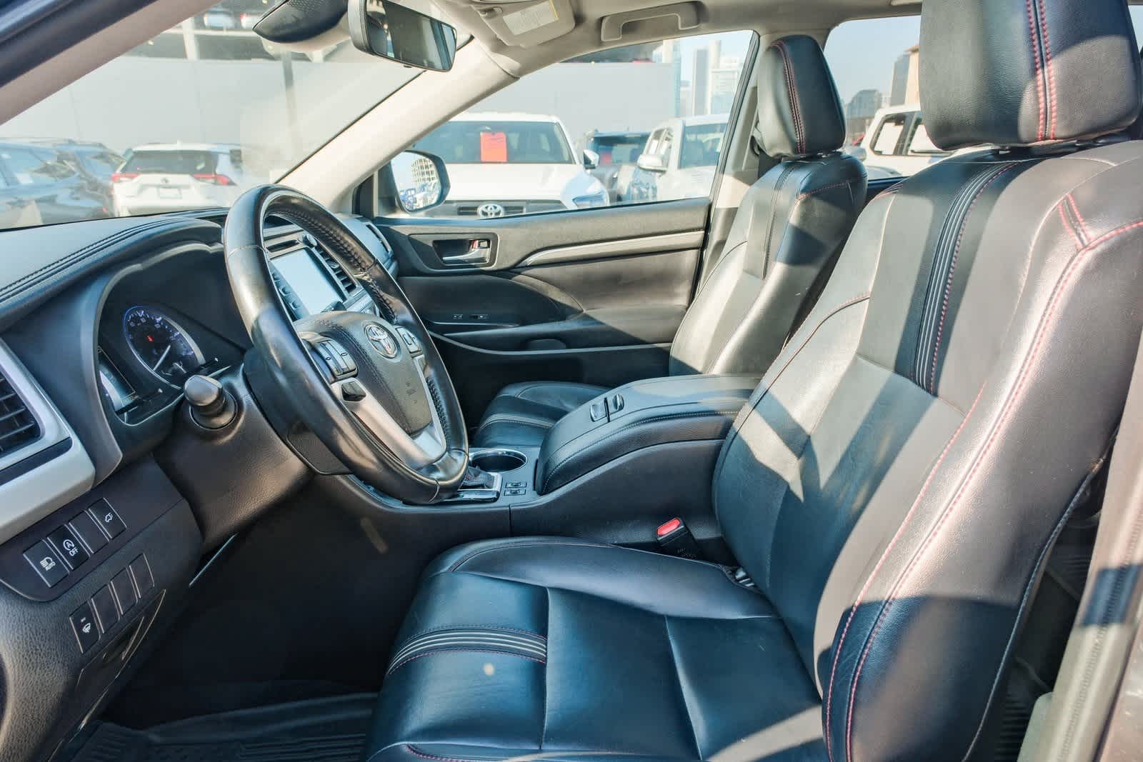 Thumbnail: 2019 Toyota Highlander - 21