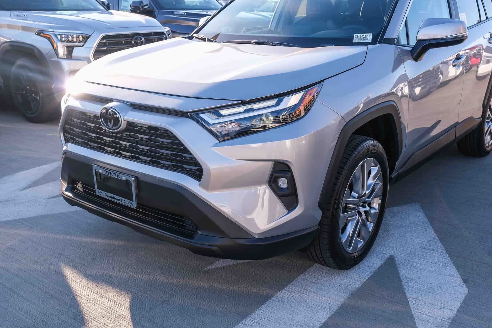 Thumbnail: 2025 Toyota RAV4 - 12