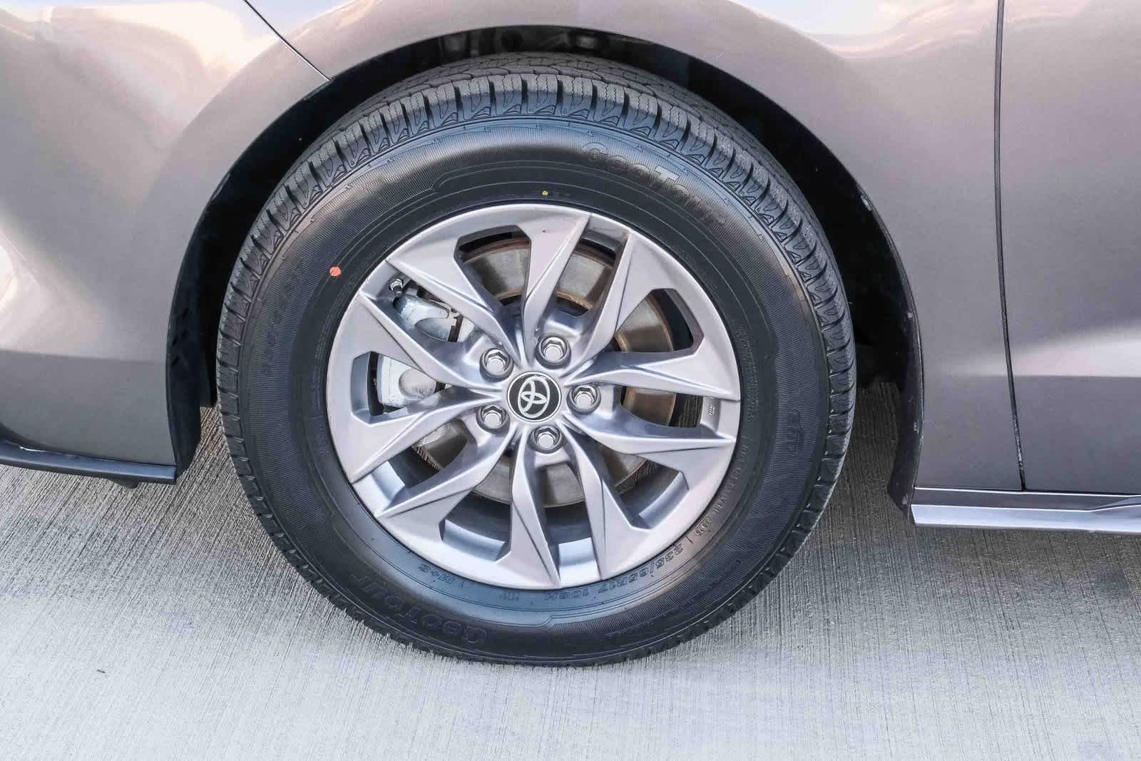 Thumbnail: 2023 Toyota Sienna - 10