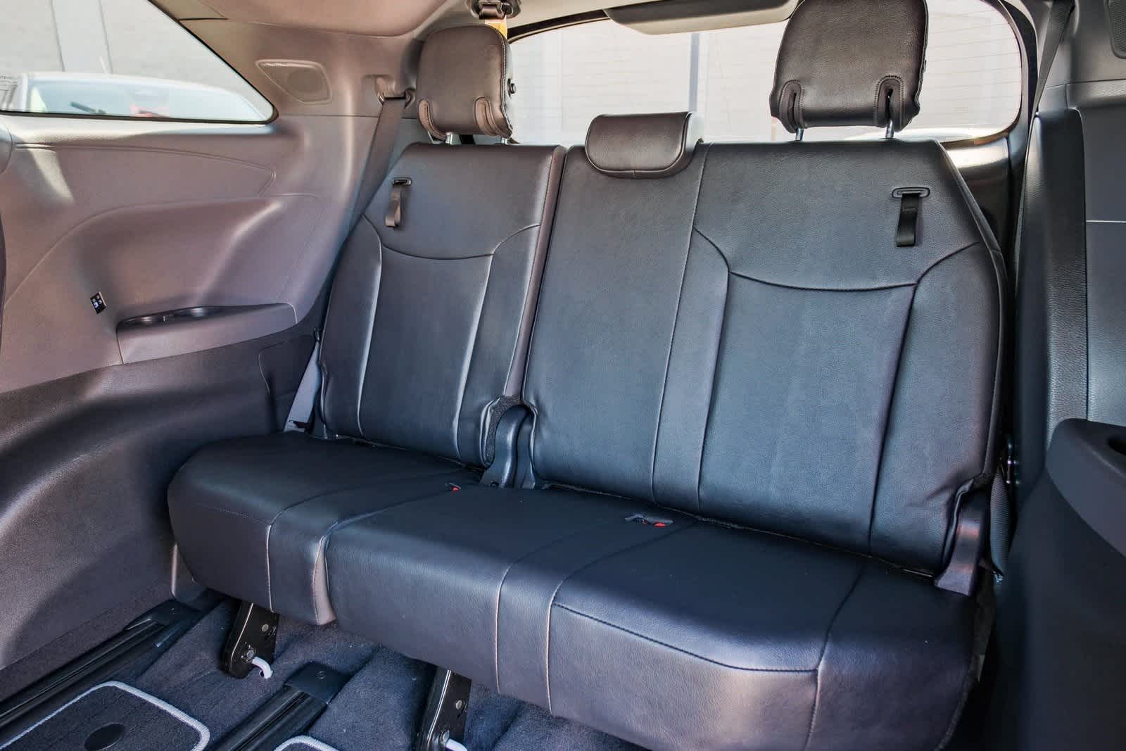 Thumbnail: 2023 Toyota Sienna - 18