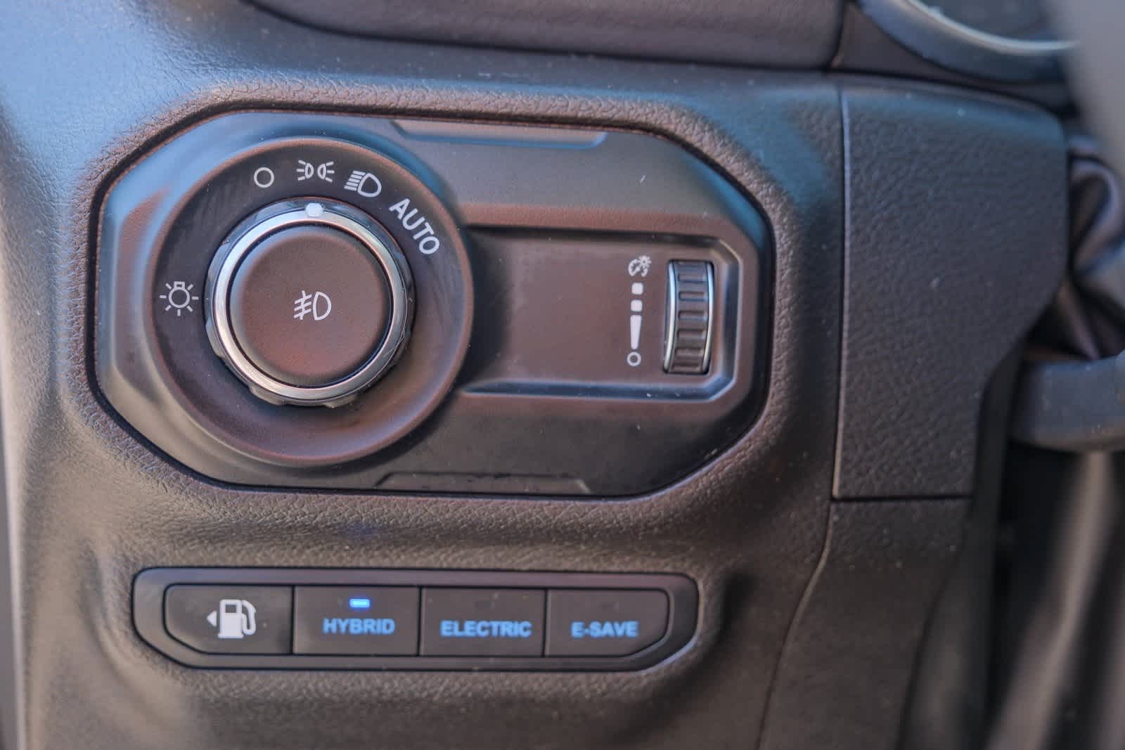 Thumbnail: 2023 Jeep Wrangler - 28