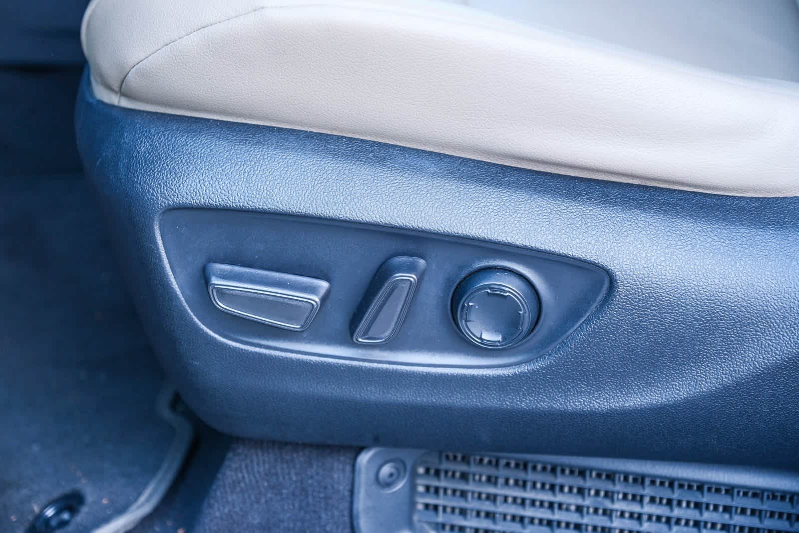 Thumbnail: 2021 Toyota Sienna - 25