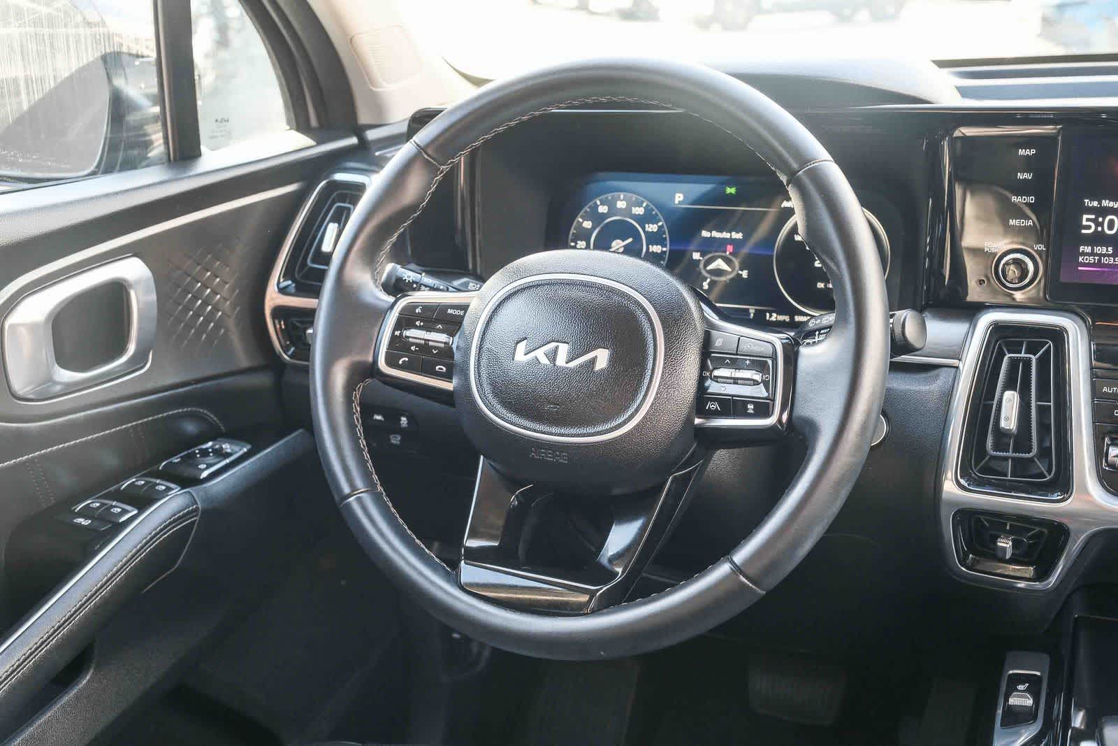 Thumbnail: 2023 Kia Sorento - 17