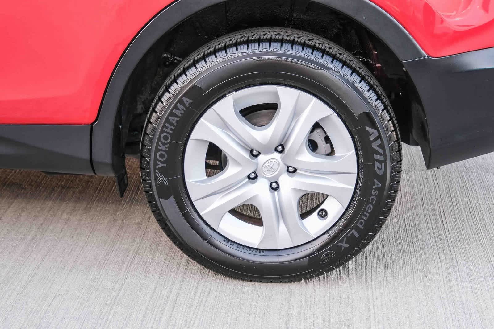 Thumbnail: 2015 Toyota RAV4 - 9