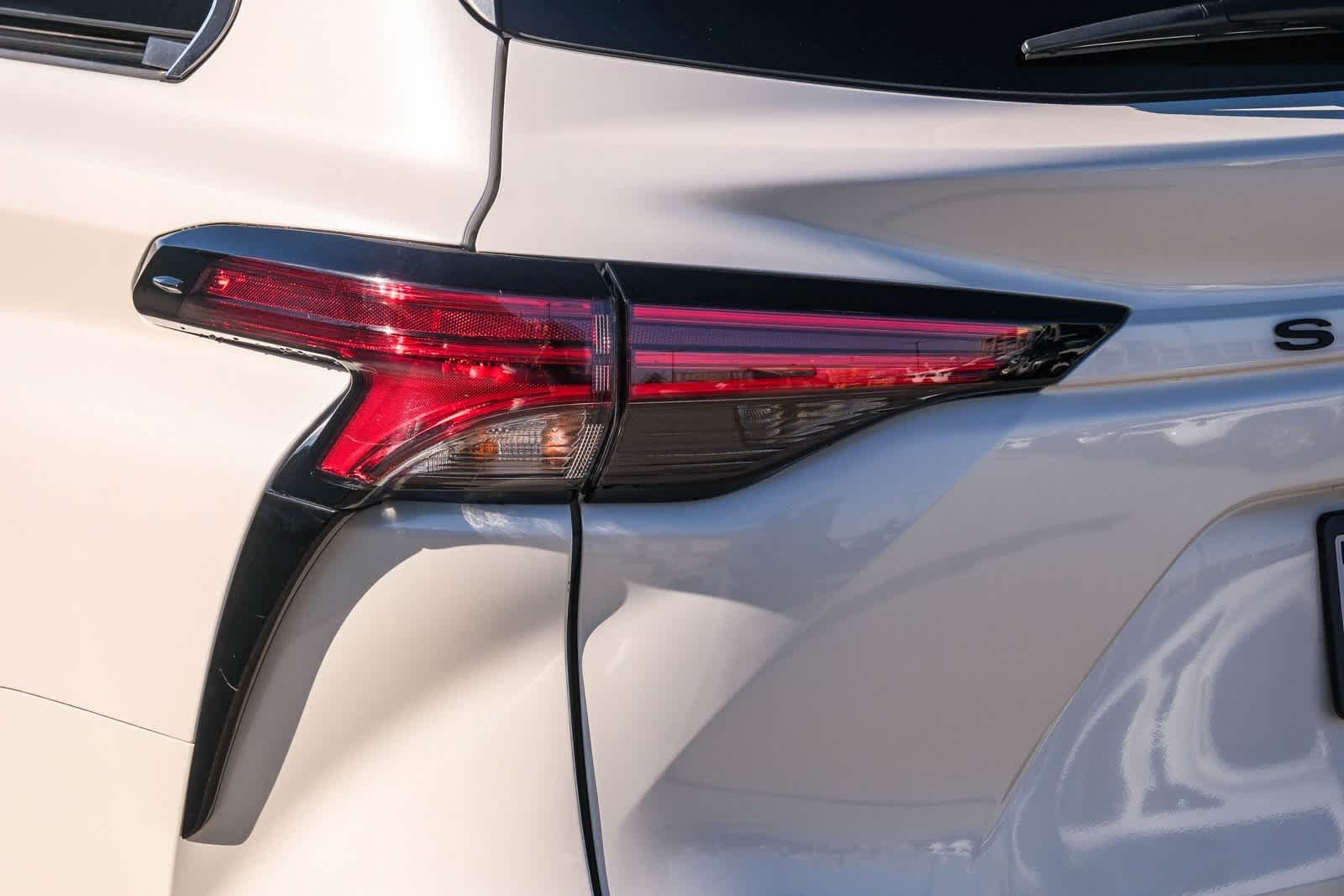 Thumbnail: 2021 Toyota Sienna - 7