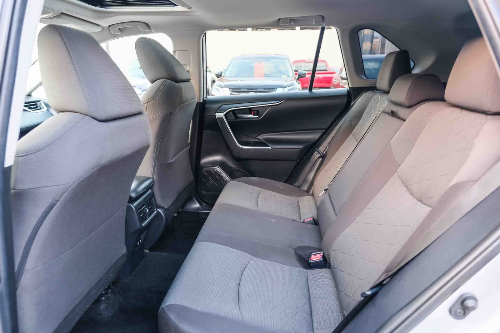 Thumbnail: 2021 Toyota RAV4 - 19