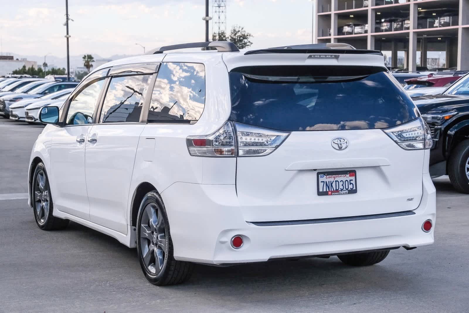 Thumbnail: 2015 Toyota Sienna - 6