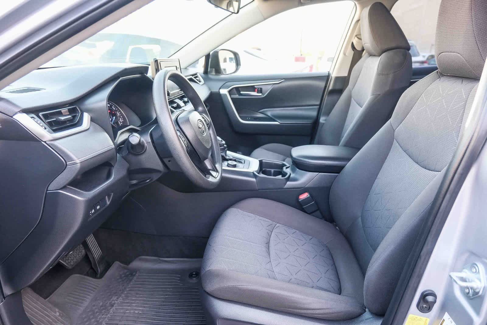 Thumbnail: 2020 Toyota RAV4 - 20