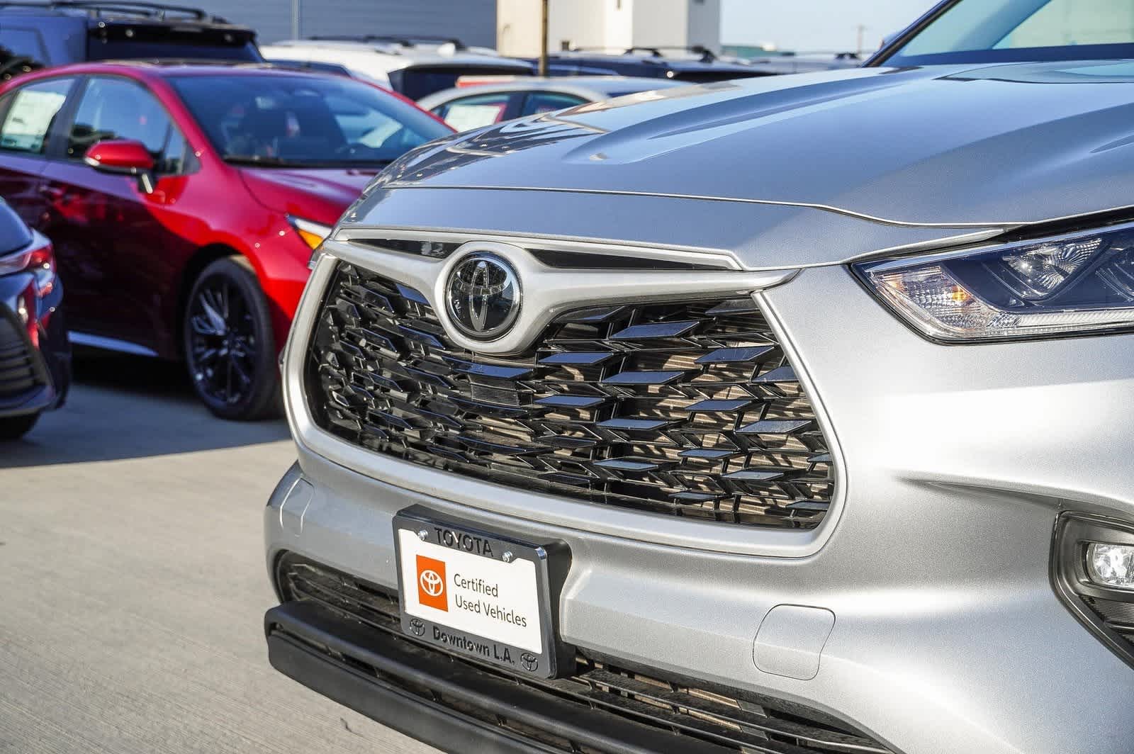 Thumbnail: 2021 Toyota Highlander - 12
