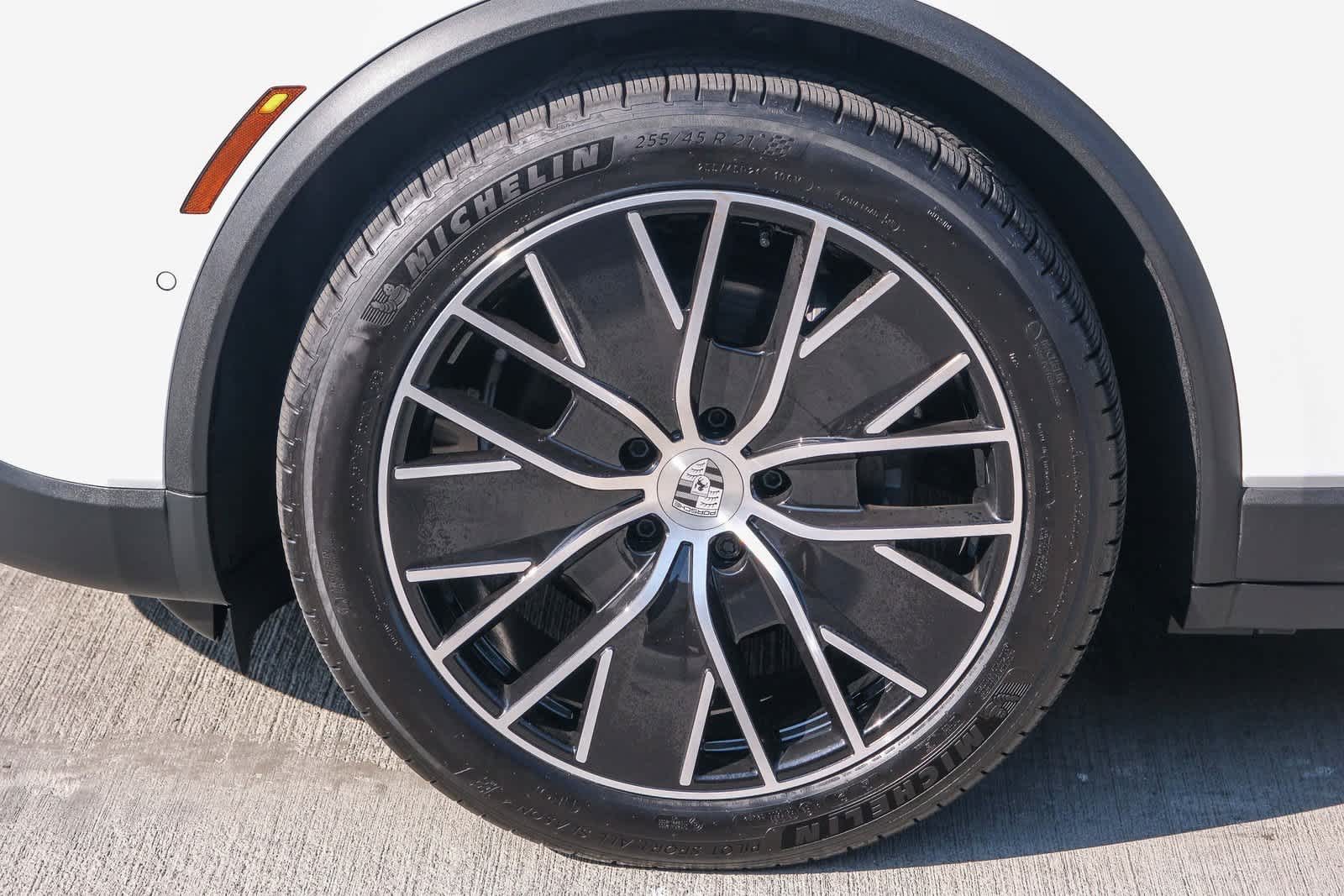 Thumbnail: 2024 Porsche Macan - 10