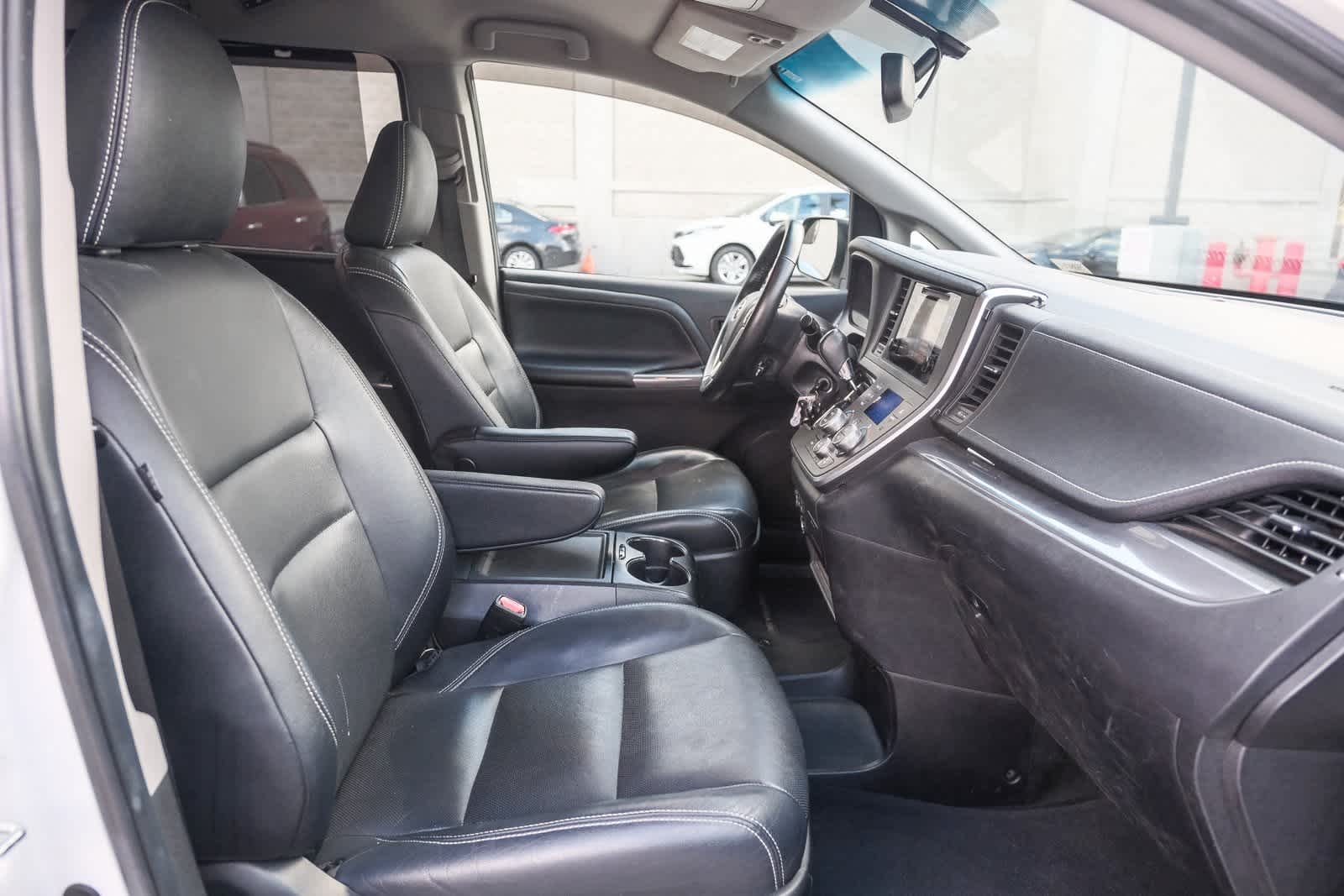 Thumbnail: 2015 Toyota Sienna - 18