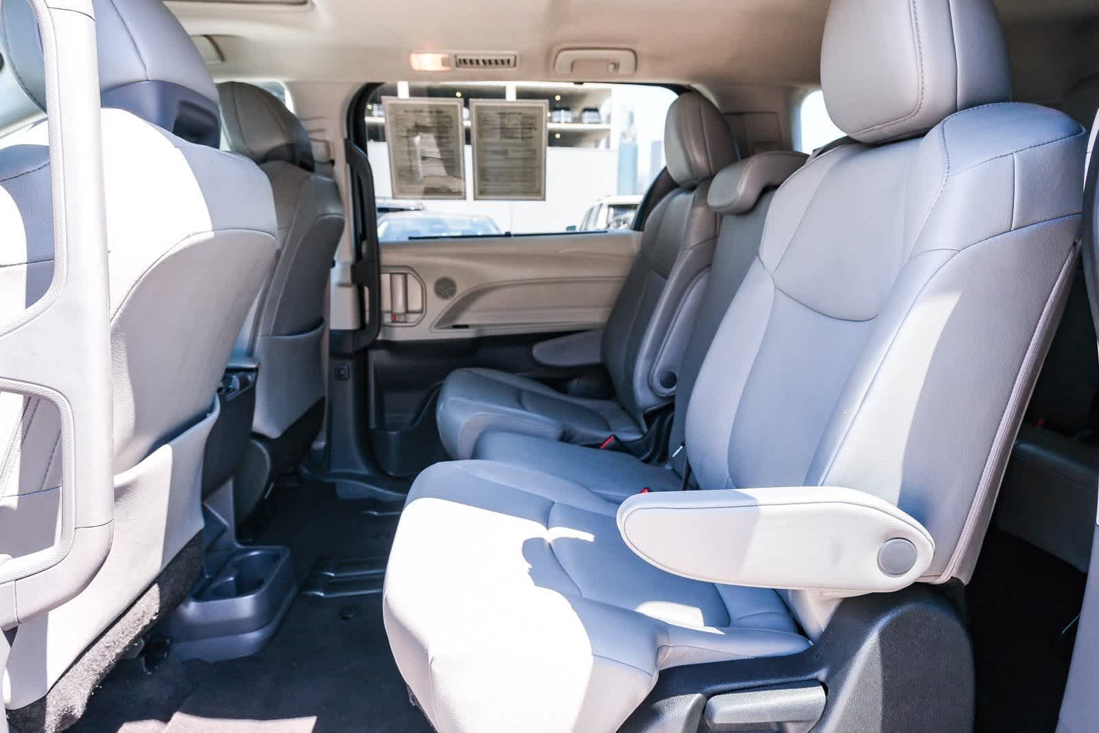Thumbnail: 2023 Toyota Sienna - 18