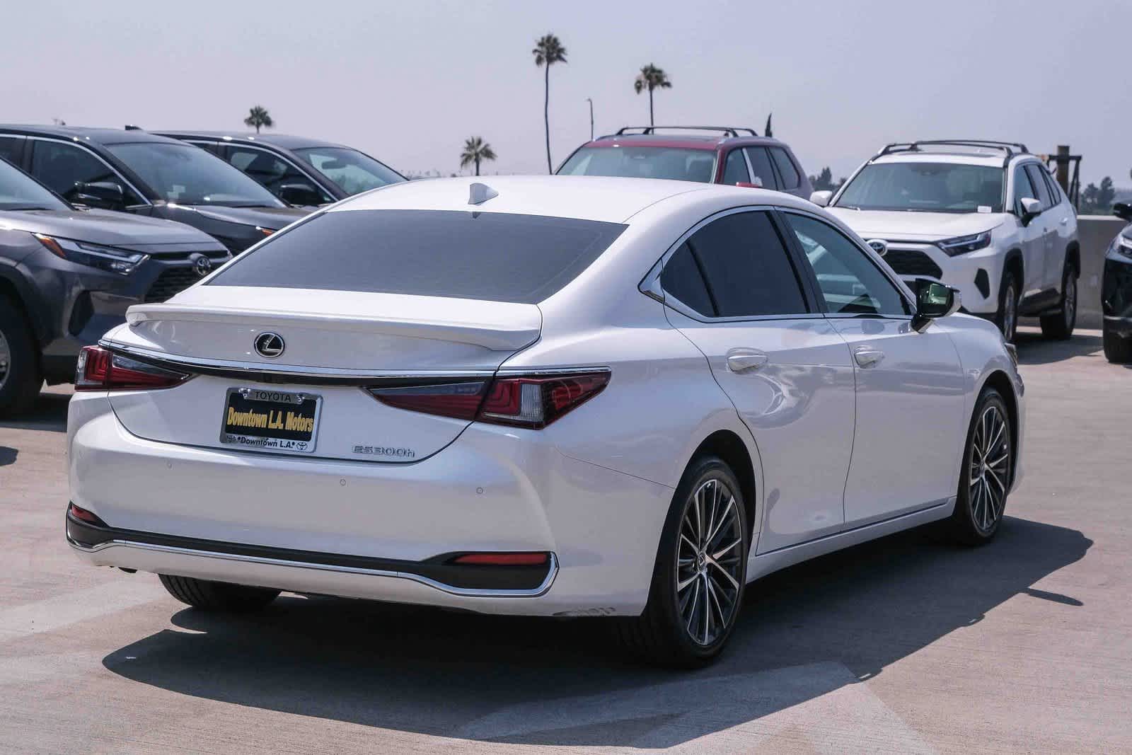 Thumbnail: 2025 Lexus ES - 4