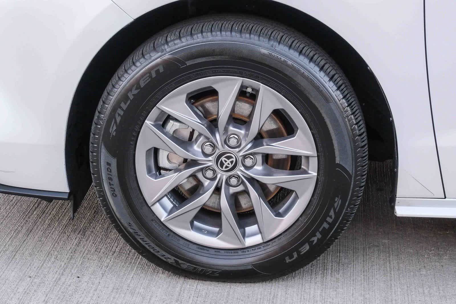 Thumbnail: 2025 Toyota Sienna - 10