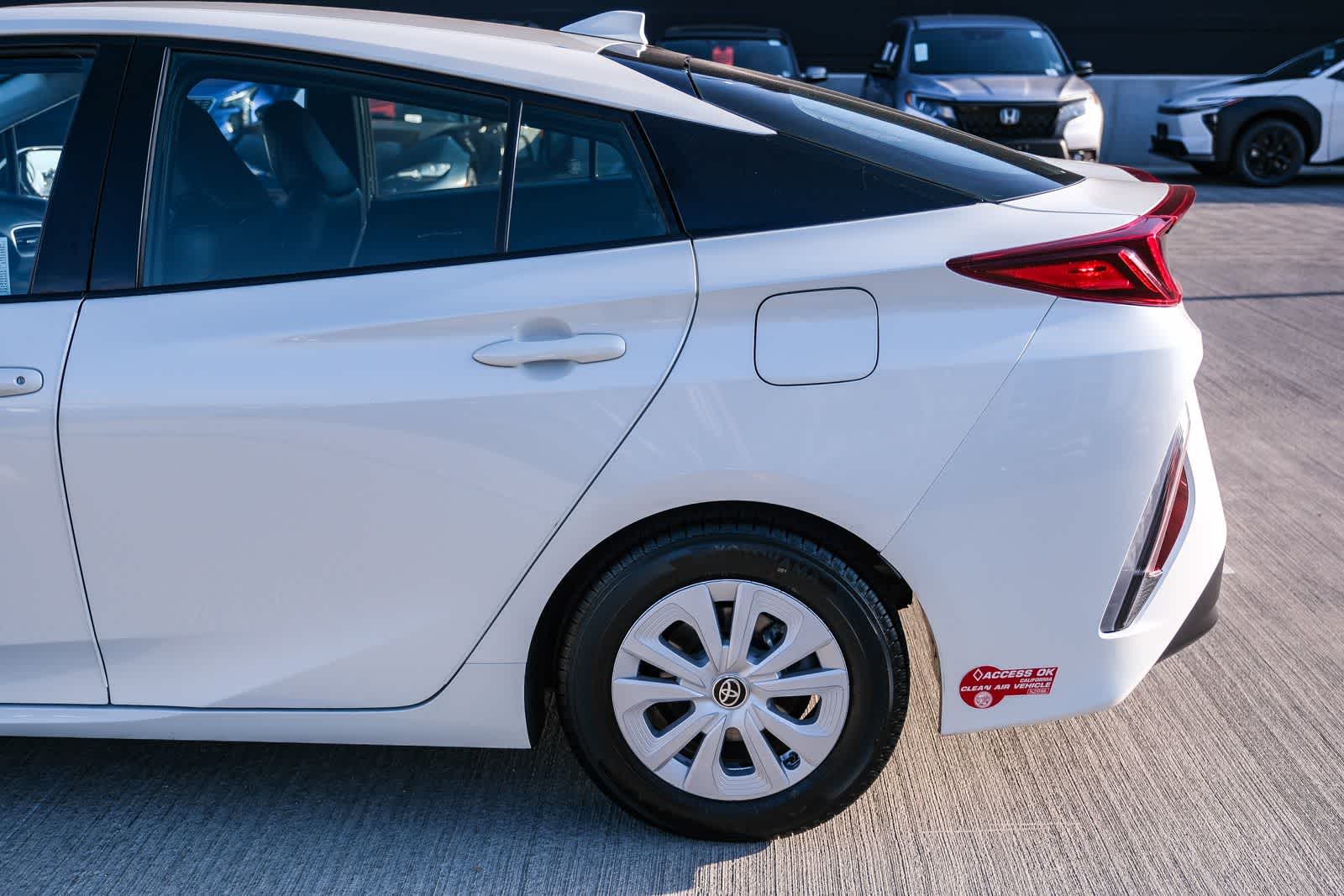 Thumbnail: 2017 Toyota Prius Prime - 8