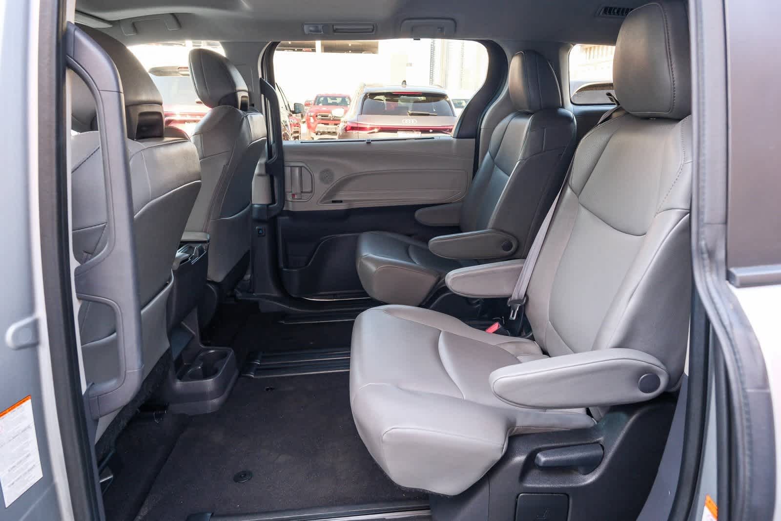 Thumbnail: 2022 Toyota Sienna - 18