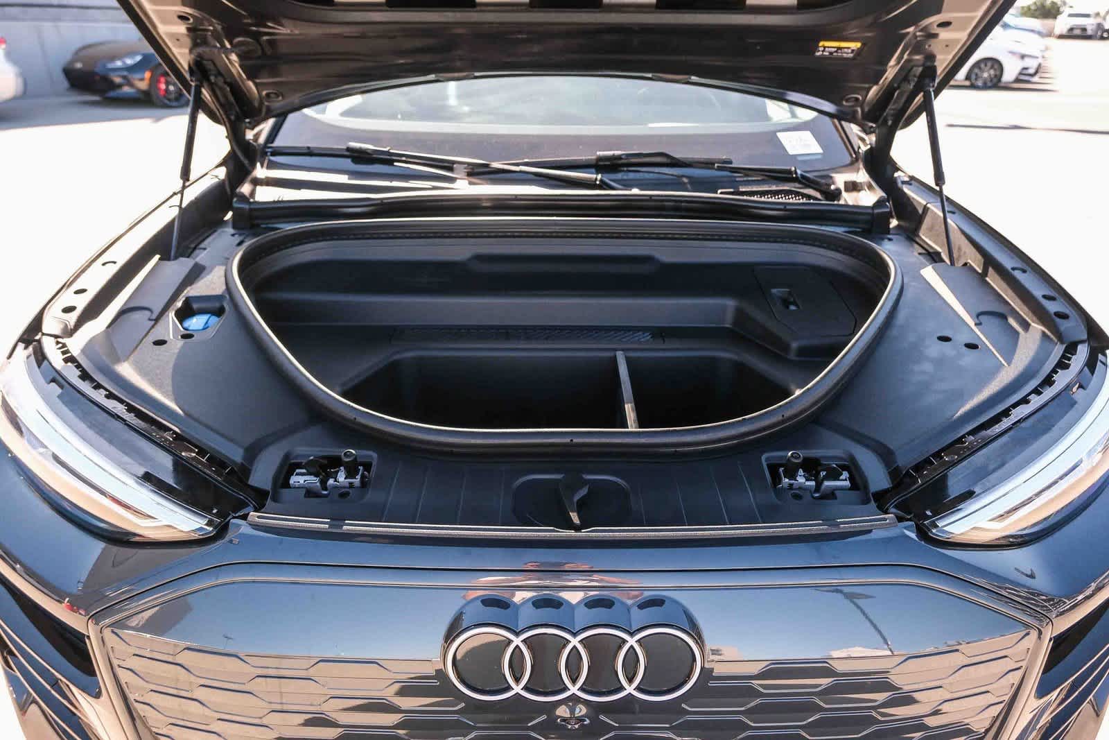 Thumbnail: 2025 Audi Q6 e-tron - 25