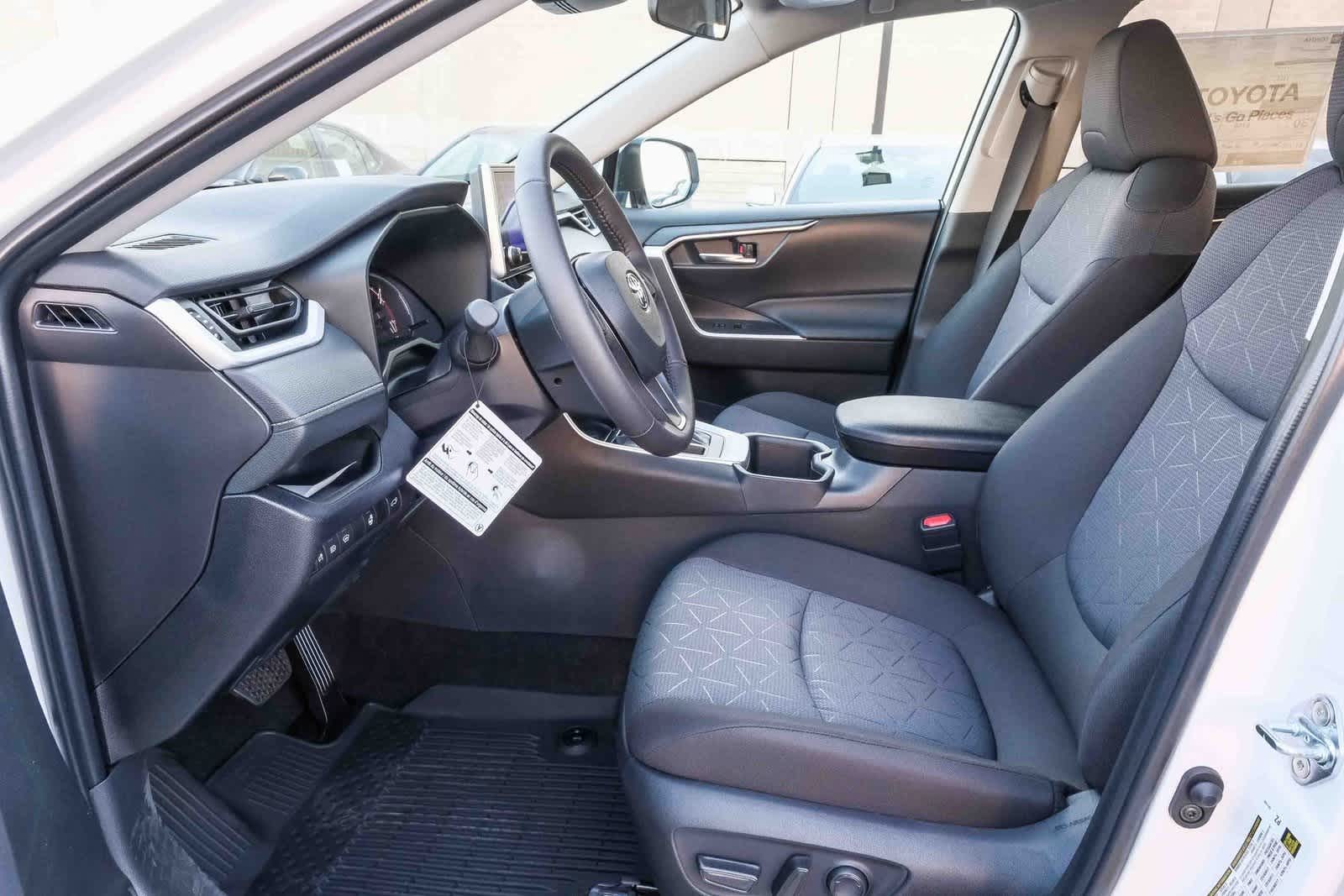 Thumbnail: 2025 Toyota RAV4 - 20