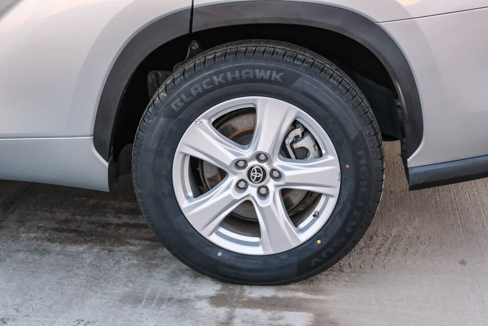 Thumbnail: 2024 Toyota Highlander - 9