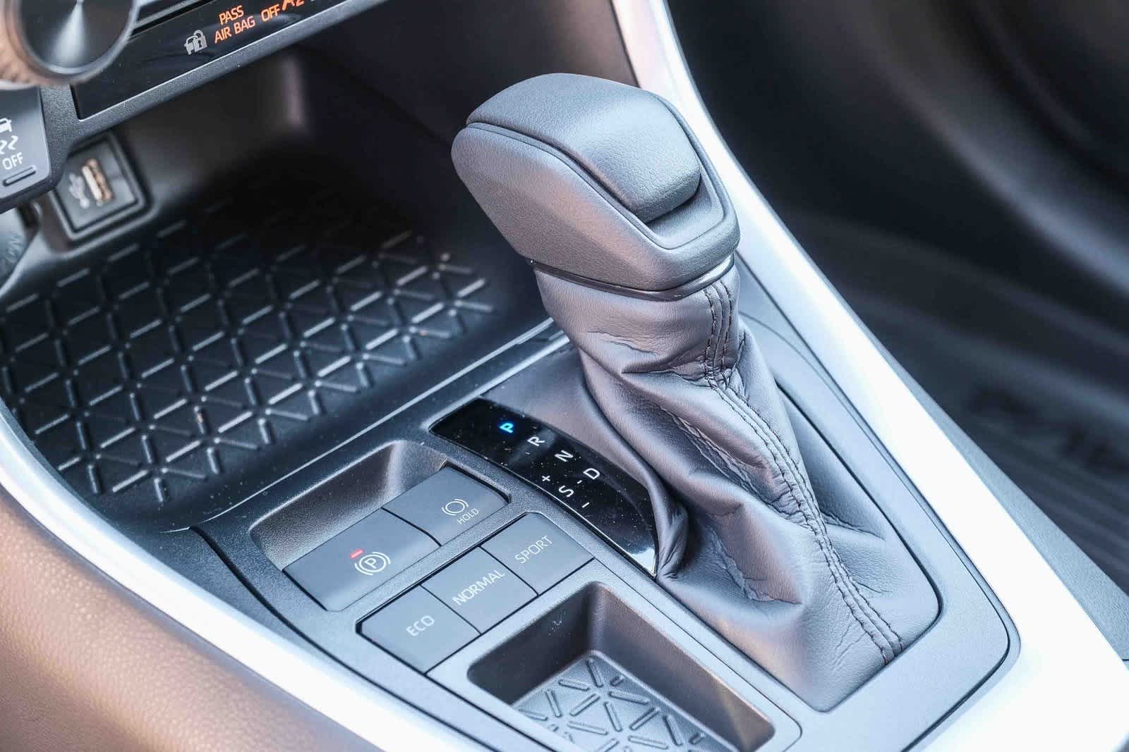 Thumbnail: 2025 Toyota RAV4 - 21