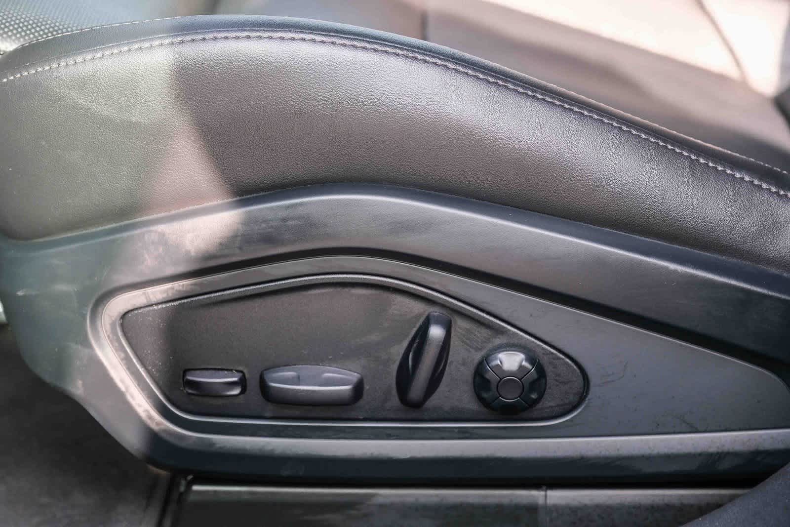 Thumbnail: 2025 Porsche Taycan - 23