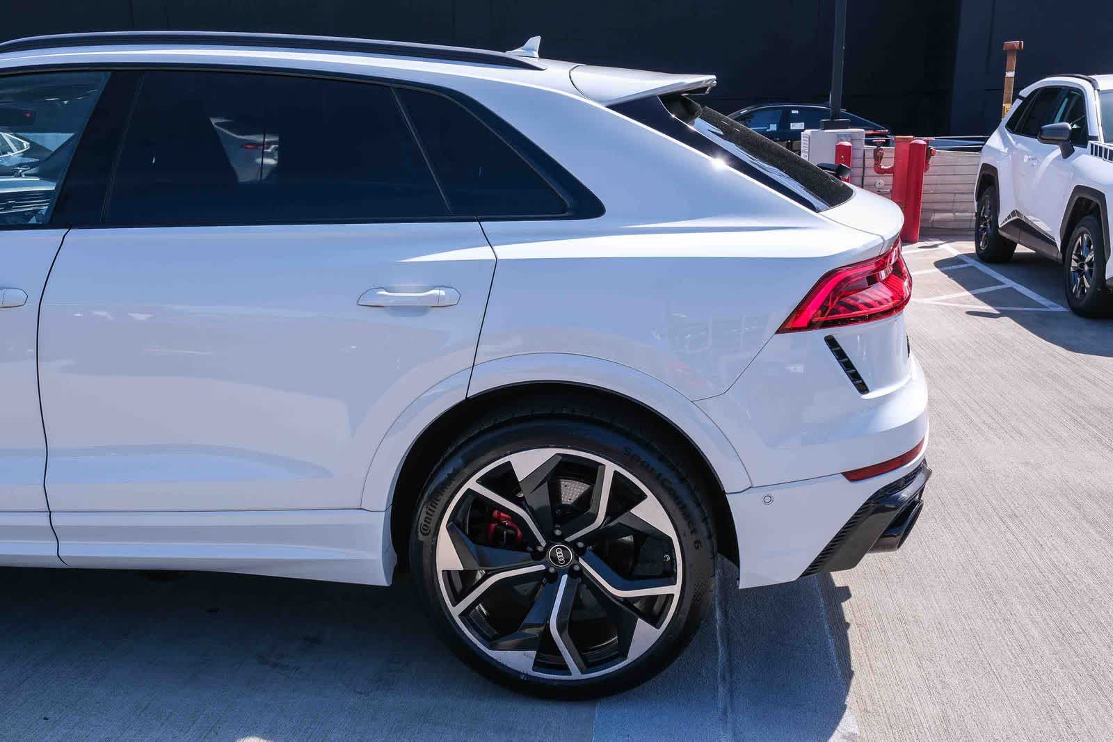 Thumbnail: 2022 Audi RS Q8 - 8