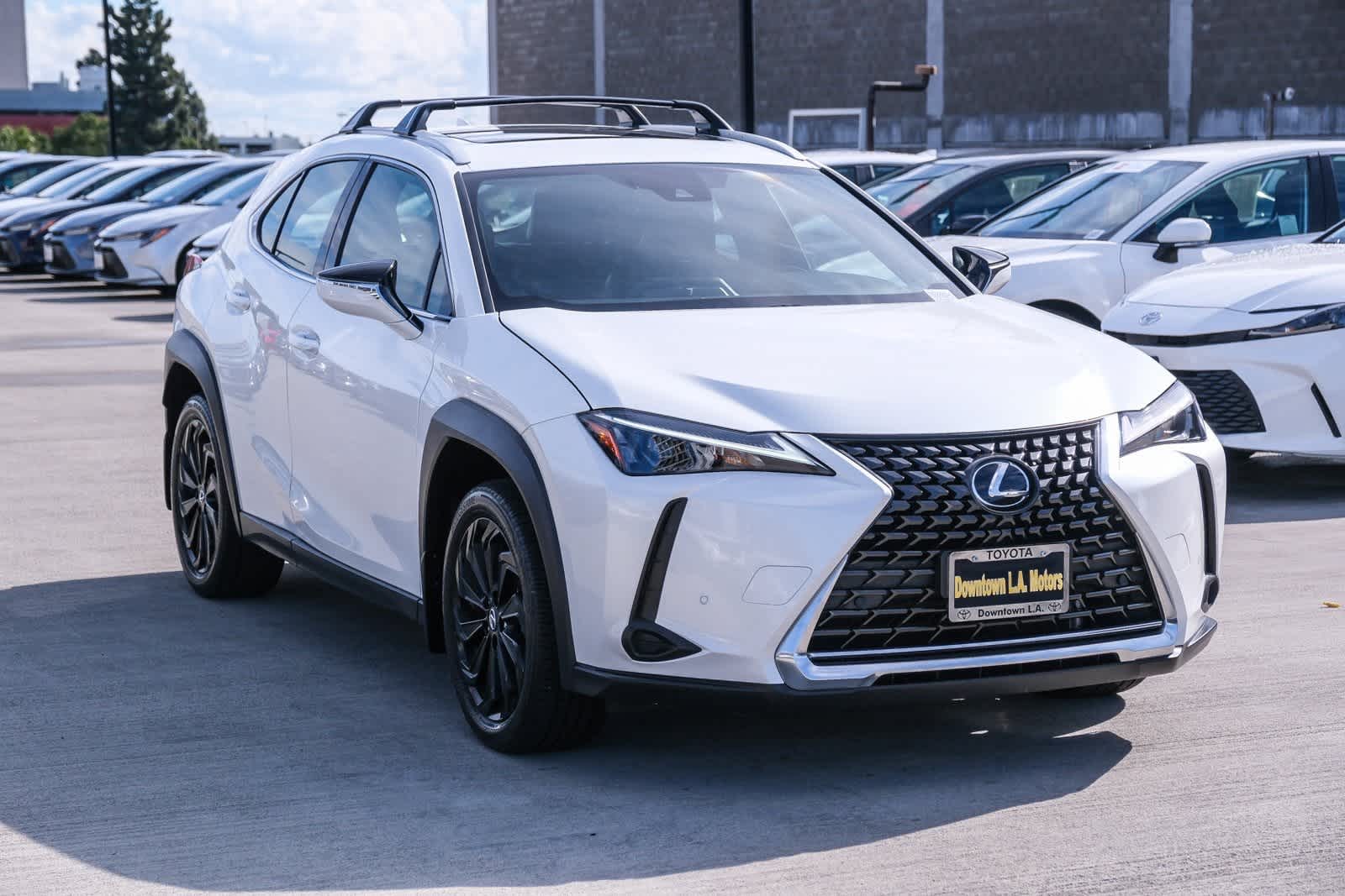 Thumbnail: 2024 Lexus UX - 3