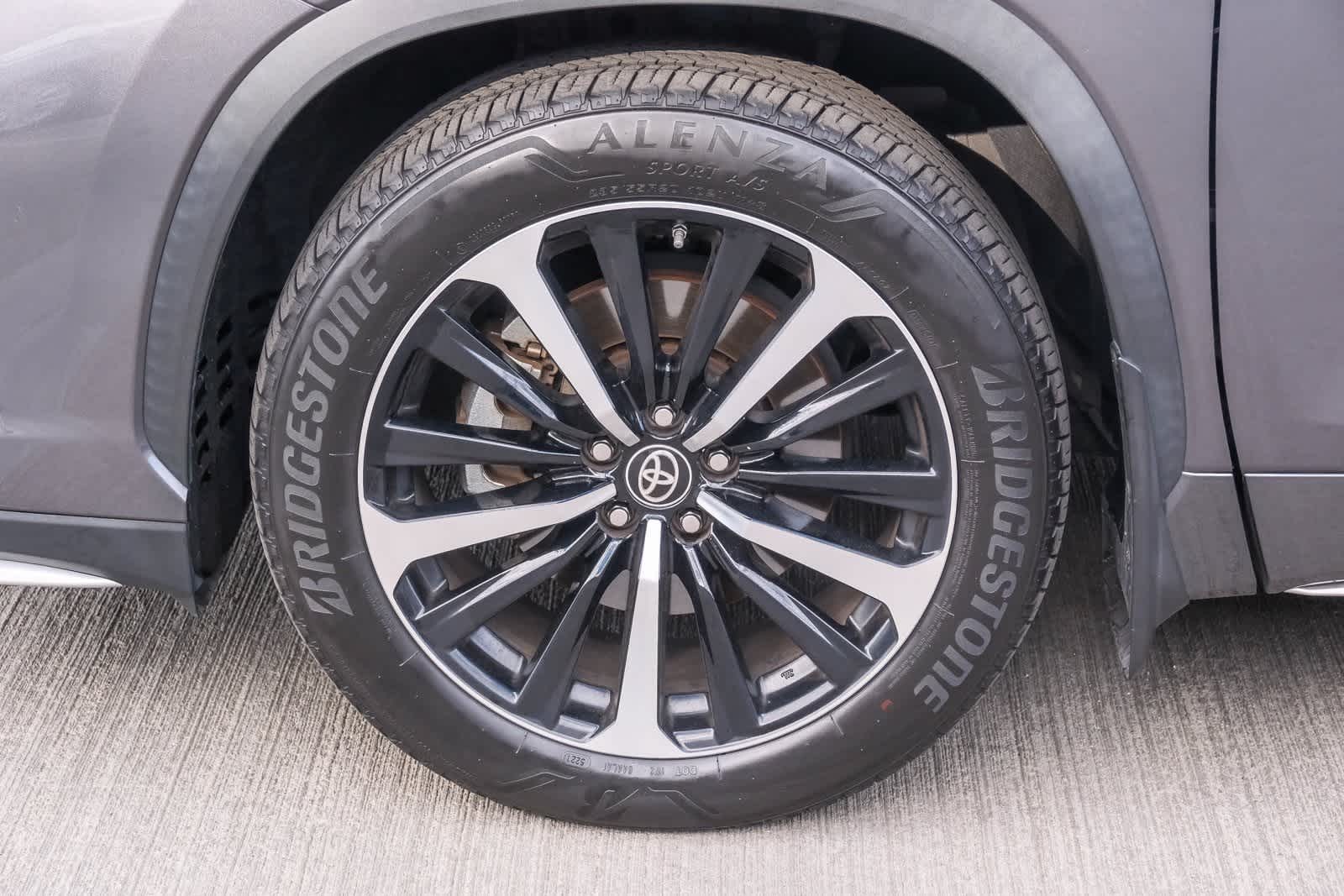 Thumbnail: 2021 Toyota Highlander - 9