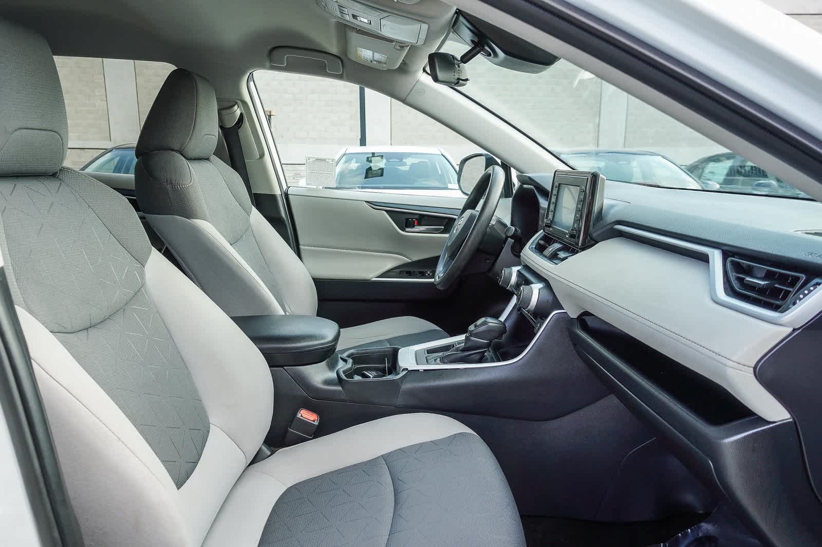 2021 Toyota RAV4 XLE 18